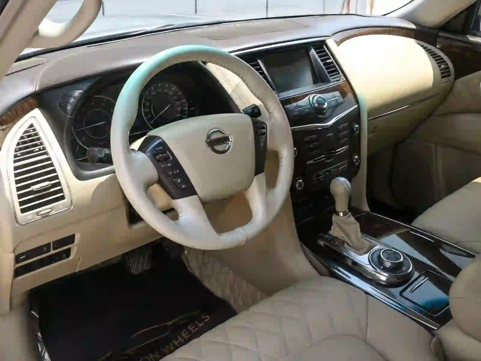 Nissan Patrol  Platinum 2011 - Image 4