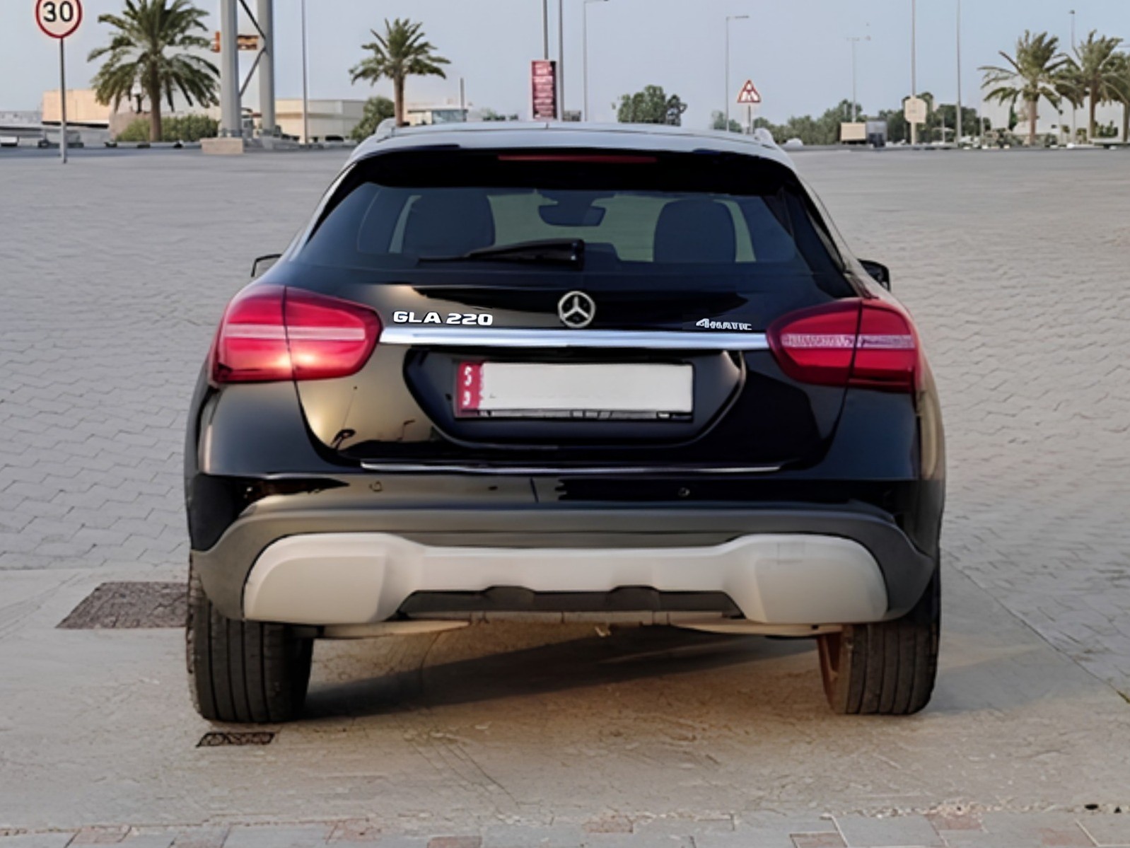 Mercedes-Benz GLA  220 4MATIC 2019 - Image 4