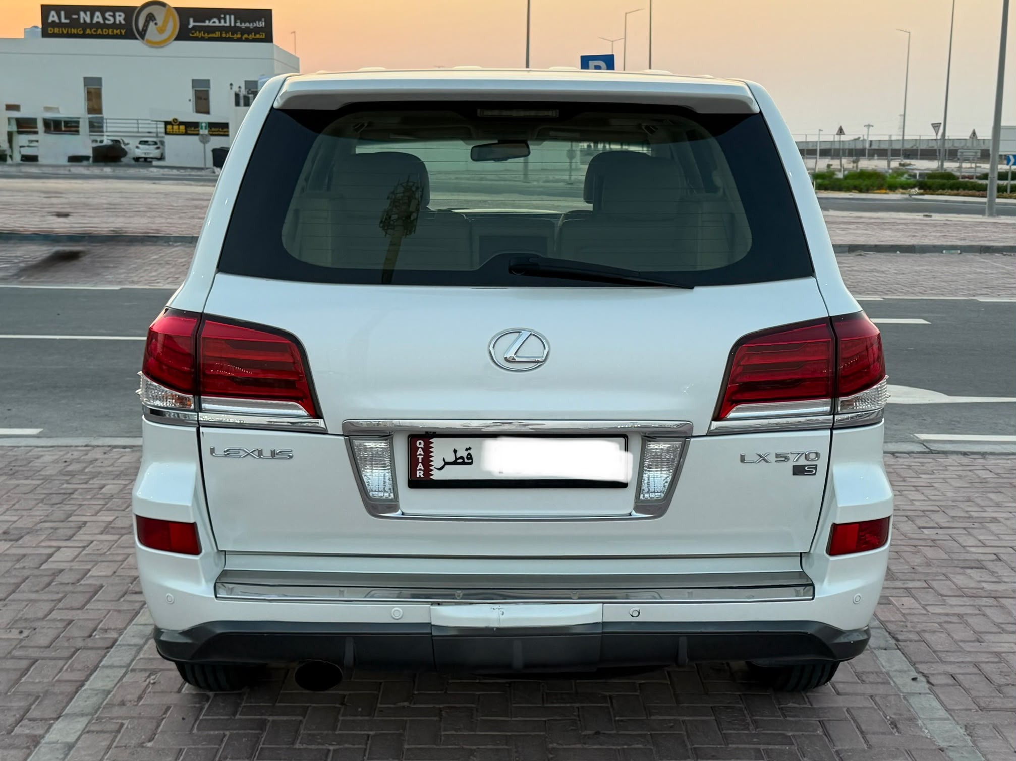 Lexus LX 570 2015 - Image 4
