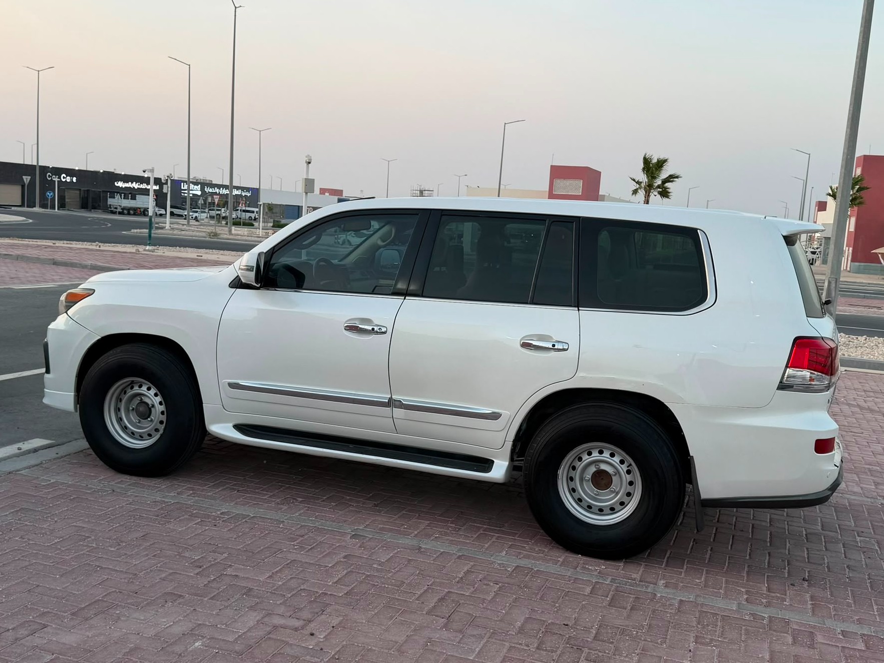 Lexus LX 570 2015 - Image 3