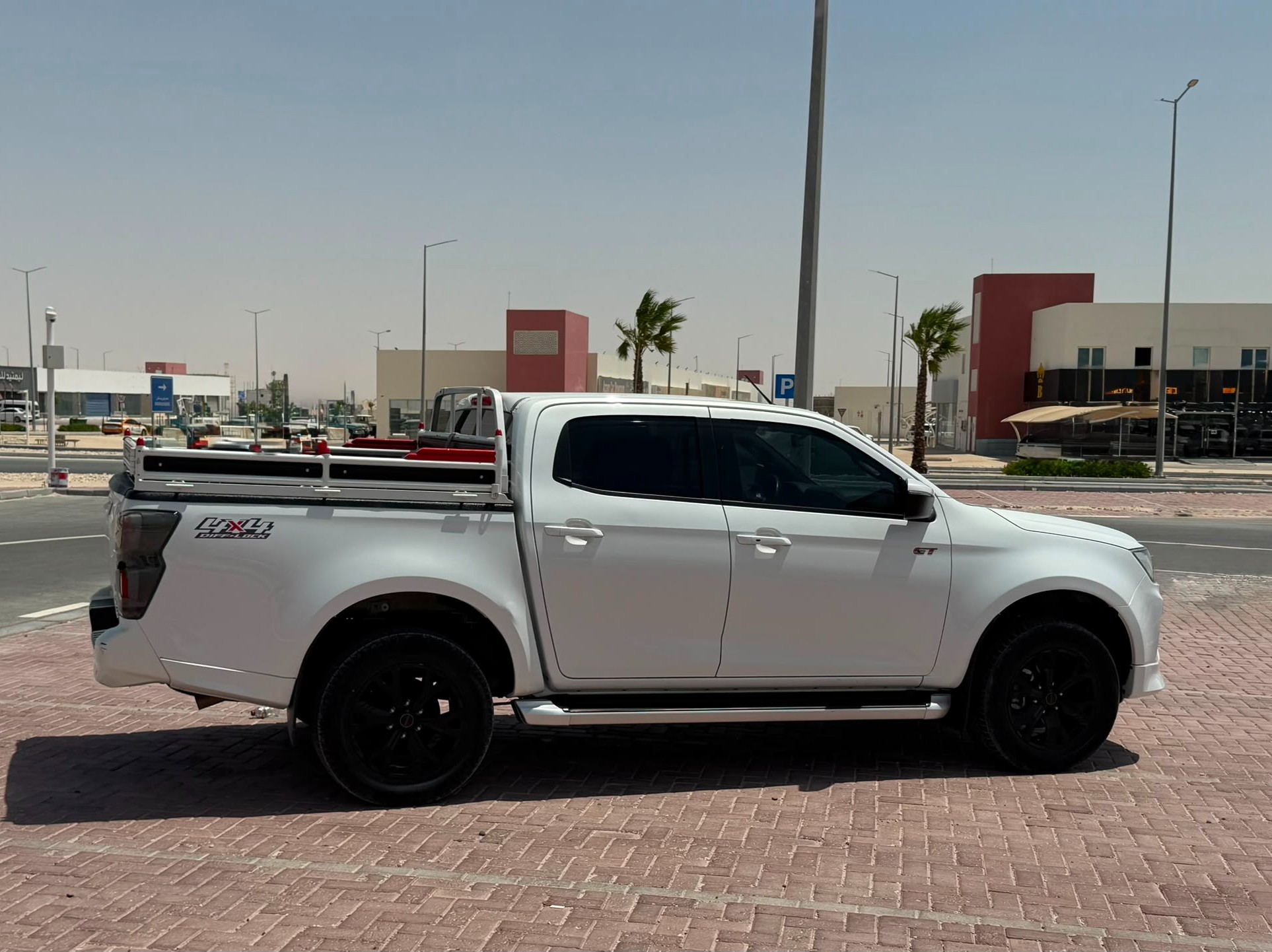 ISUZU D’MAX GT 2025 - Image 4