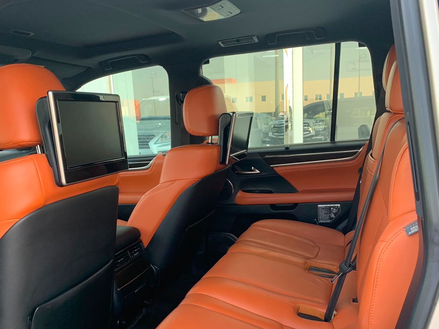 Lexus LX 570 2016 - Image 2