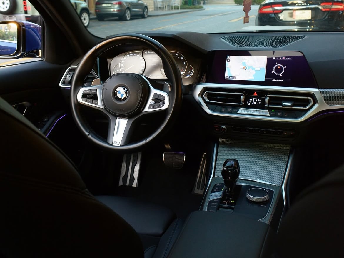 BMW 3-Series 330 i 2021 - Image 2