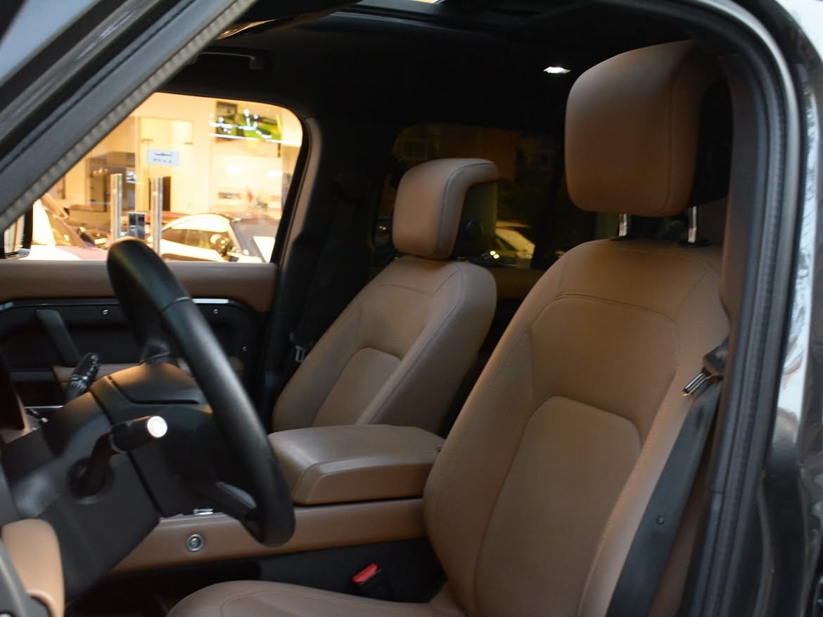 Land Rover Defender 110 SE 2025 - Image 4