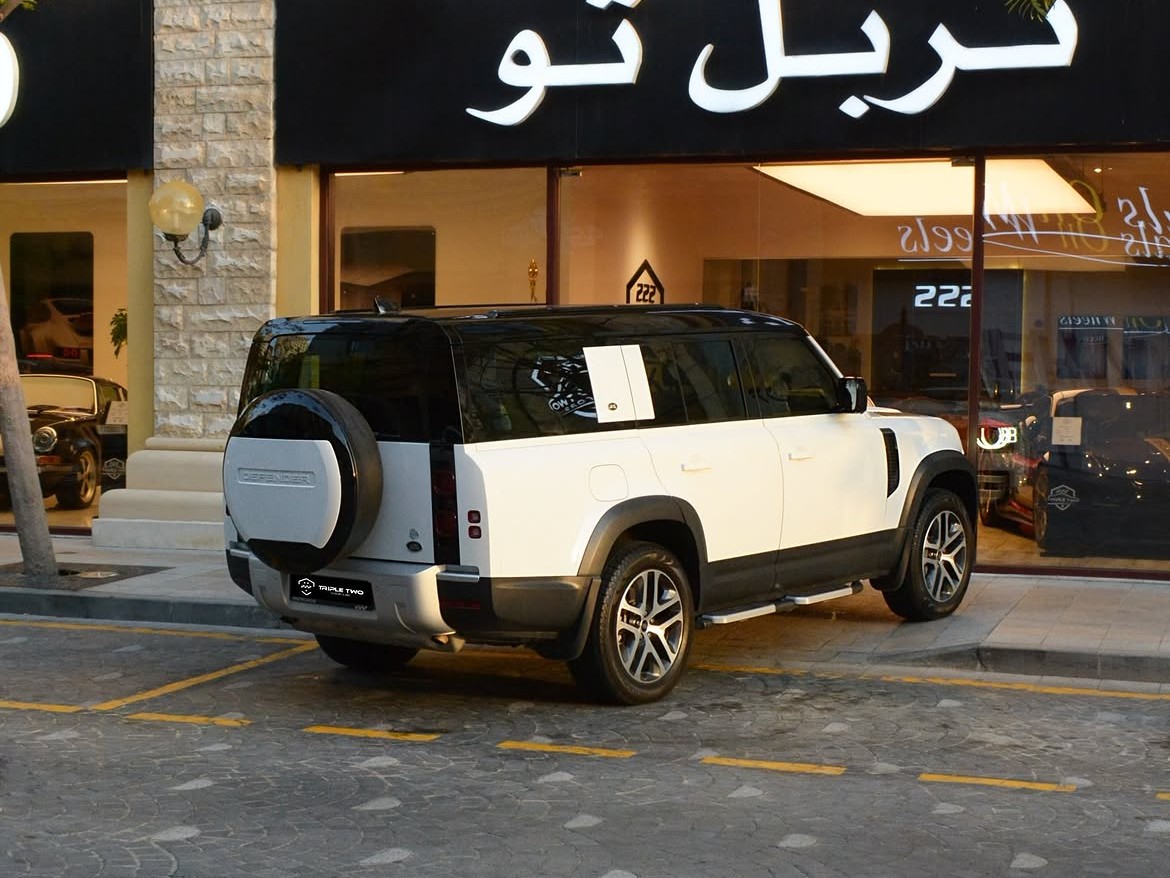 Land Rover Defender 130 3.0i6 SE 2023 - Image 4