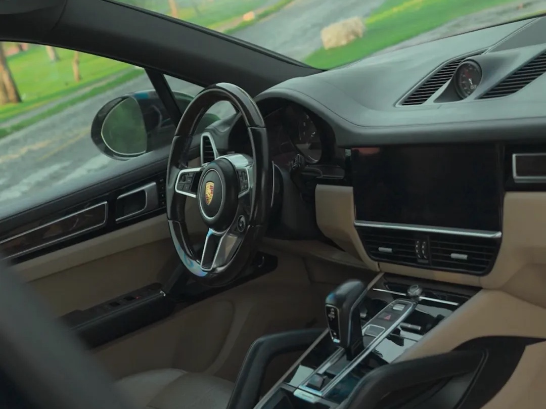 Porsche Cayenne S  2018 - Image 2