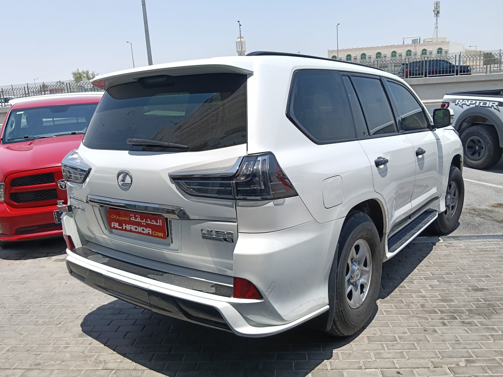 Lexus LX 570 S 2016 - Image 4