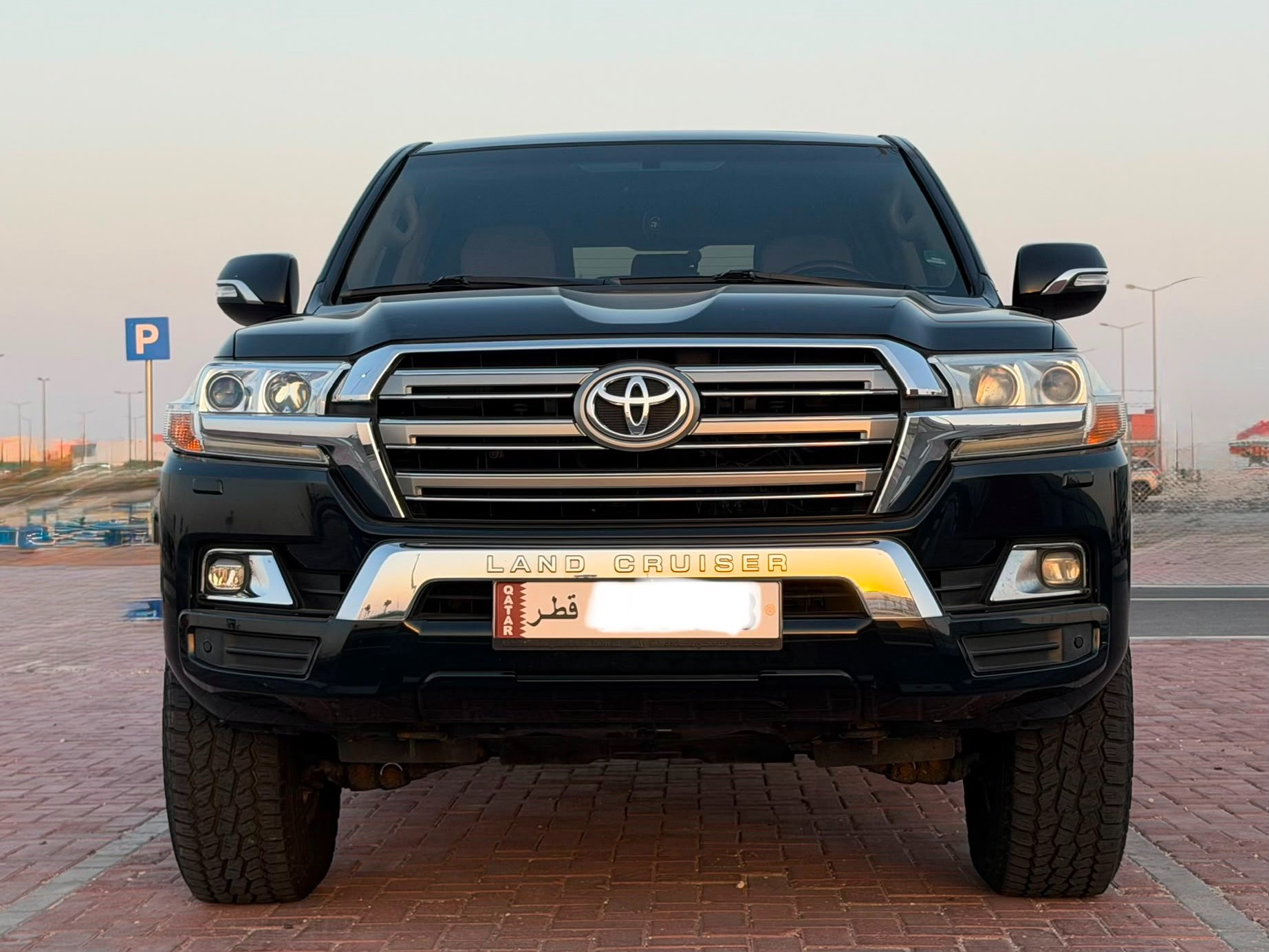Toyota Land Cruiser GXR v8 2017 - Image 2