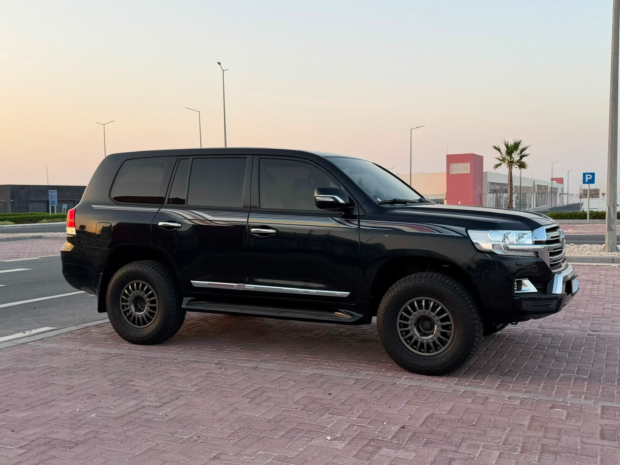 Toyota Land Cruiser GXR v8 2017 - Image 1