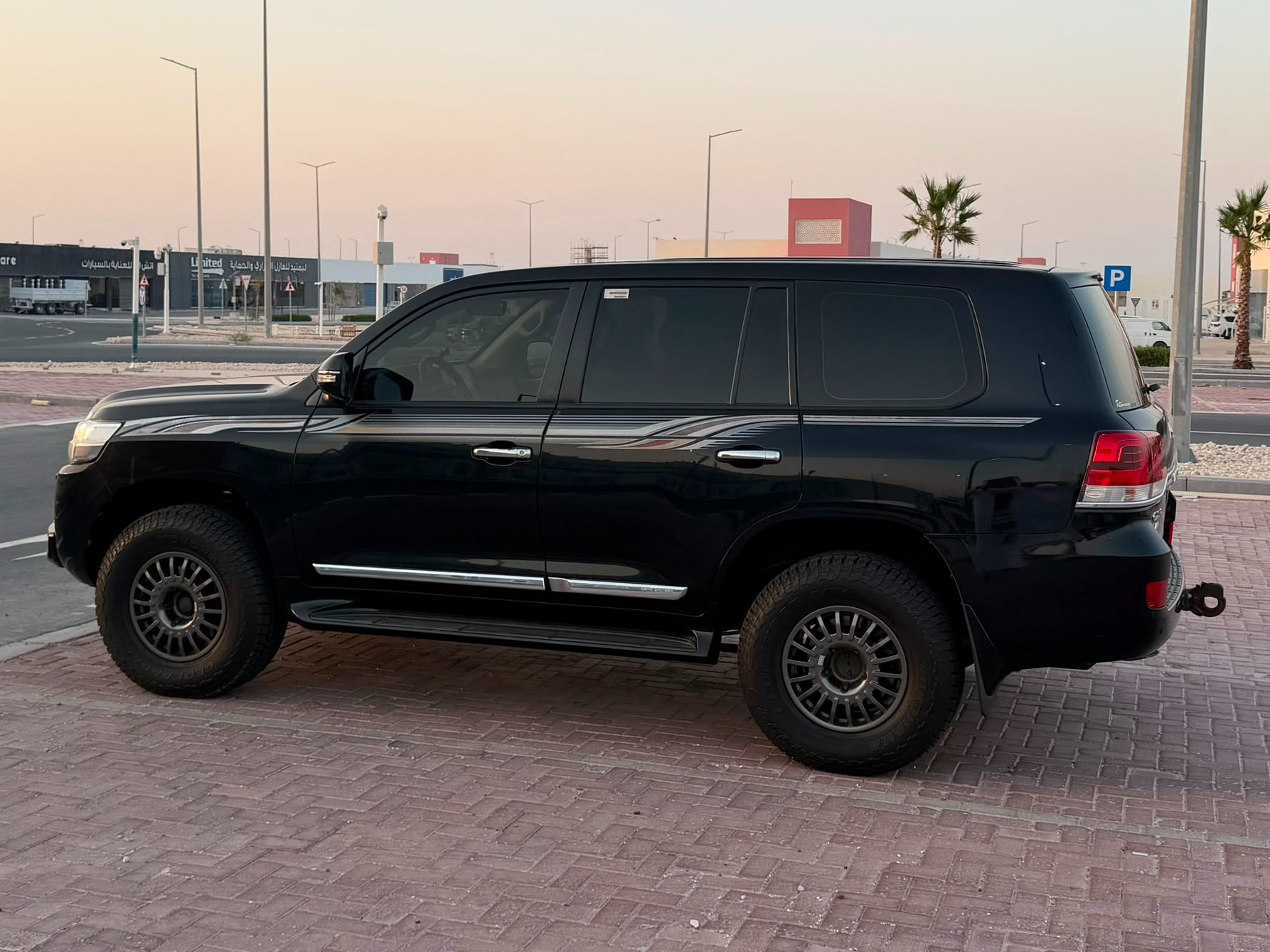 Toyota Land Cruiser GXR v8 2017 - Image 4
