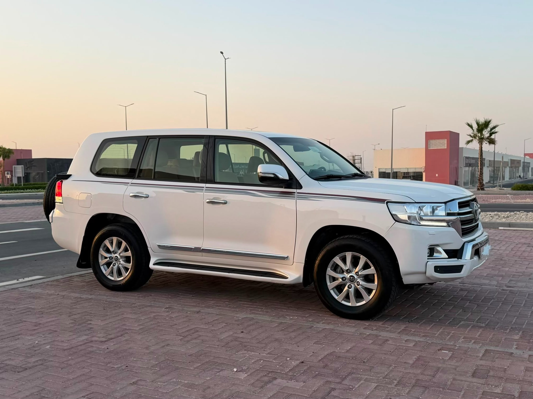 Toyota Land Cruiser GXR v8 2020