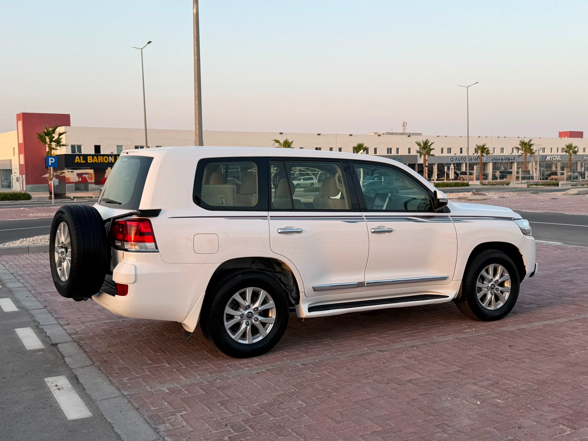 Toyota Land Cruiser GXR v8 2020 - Image 4
