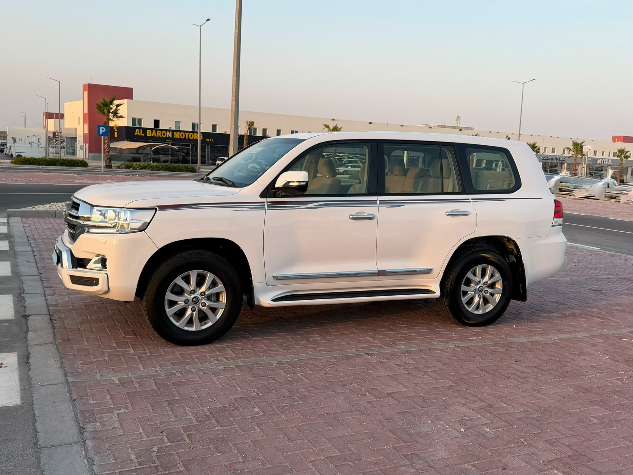 Toyota Land Cruiser GXR v8 2020 - Image 2
