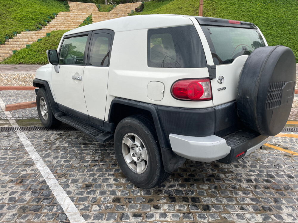 Toyota FJ Cruiser 2011 - Image 2