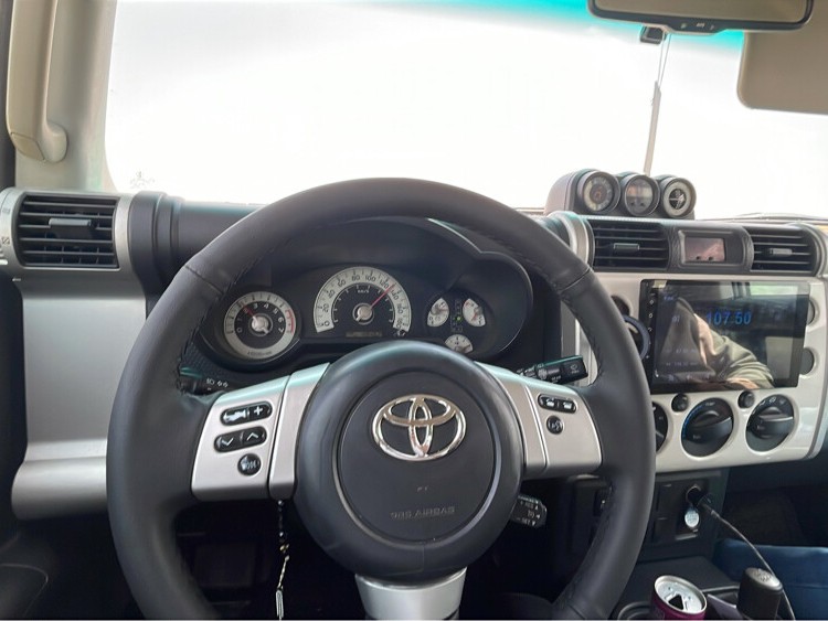 Toyota FJ Cruiser 2011 - Image 3