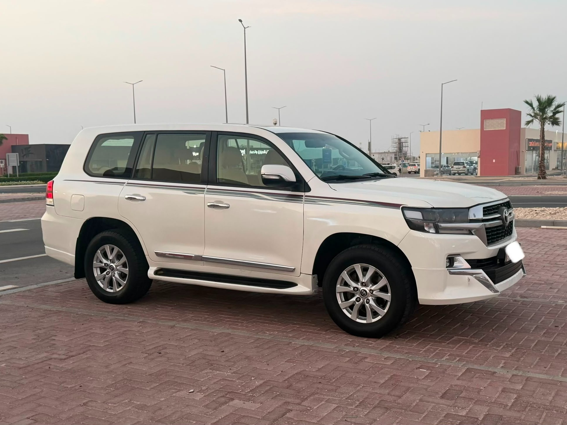 Toyota Land Cruiser GXR v8 2016 - Image 1