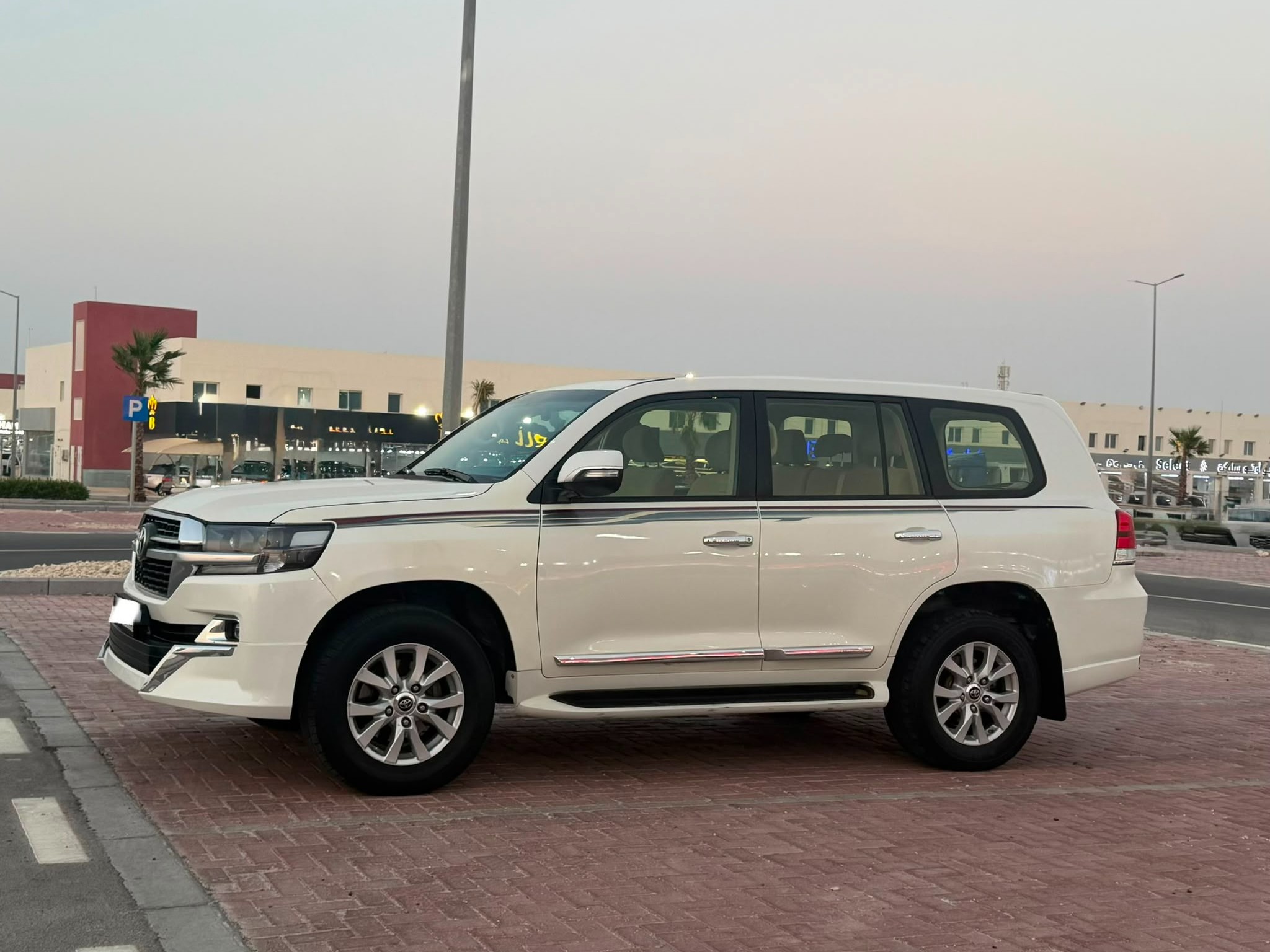 Toyota Land Cruiser GXR v8 2016 - Image 3
