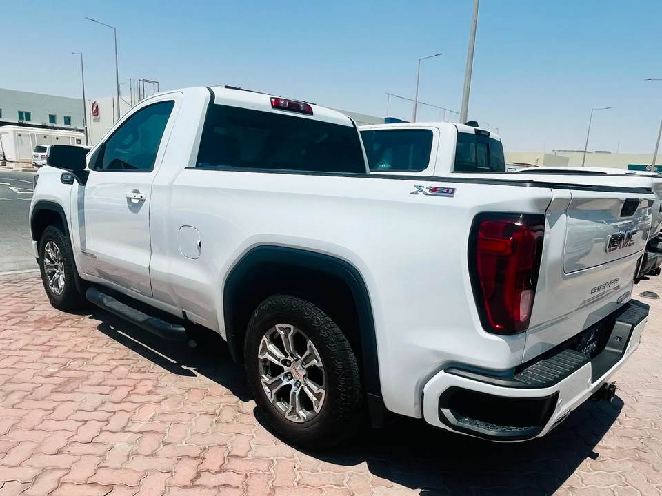 GMC Sierra Elevation  2023 - Image 4