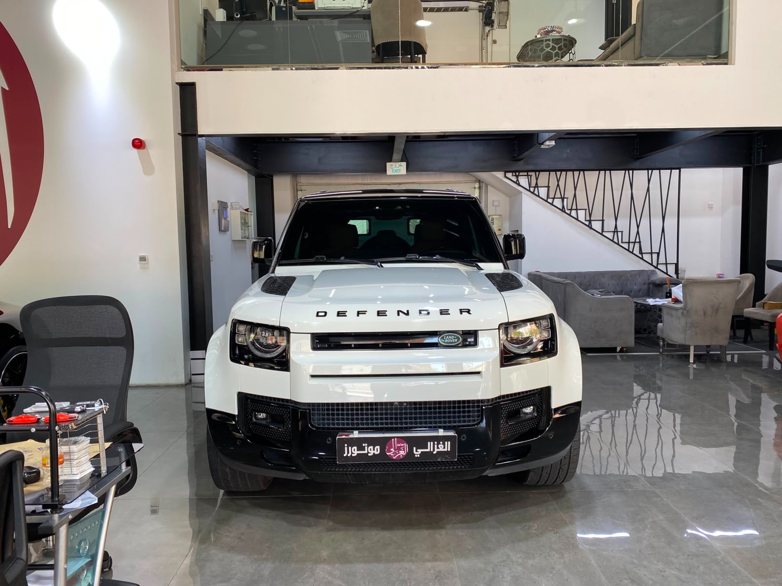 Land Rover Defender HSE 2023 - Image 2