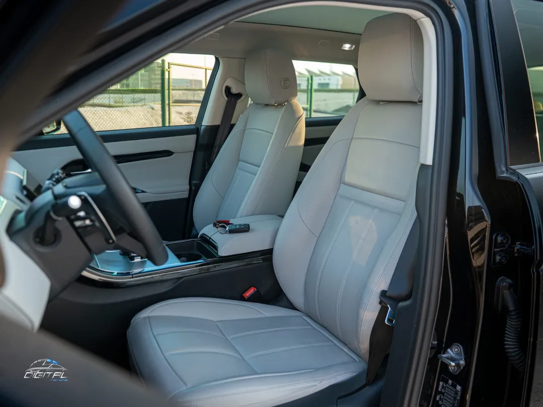 Land Rover Range Rover Evoque 2025 - Image 4