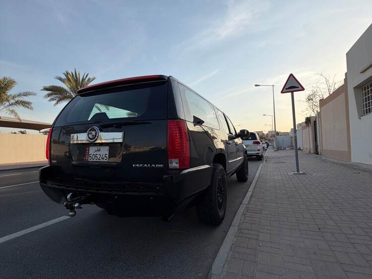Cadillac Escalade ESV 2010 - Image 3