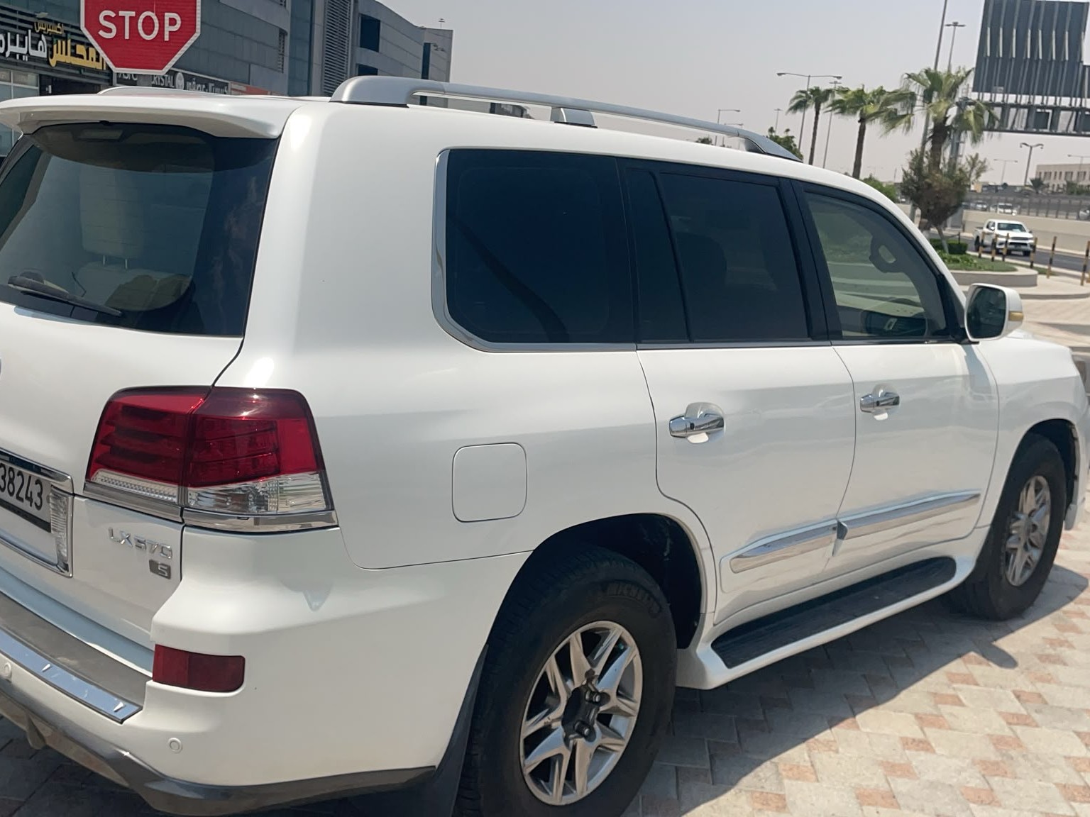 Lexus LX 570 2010 - Image 3