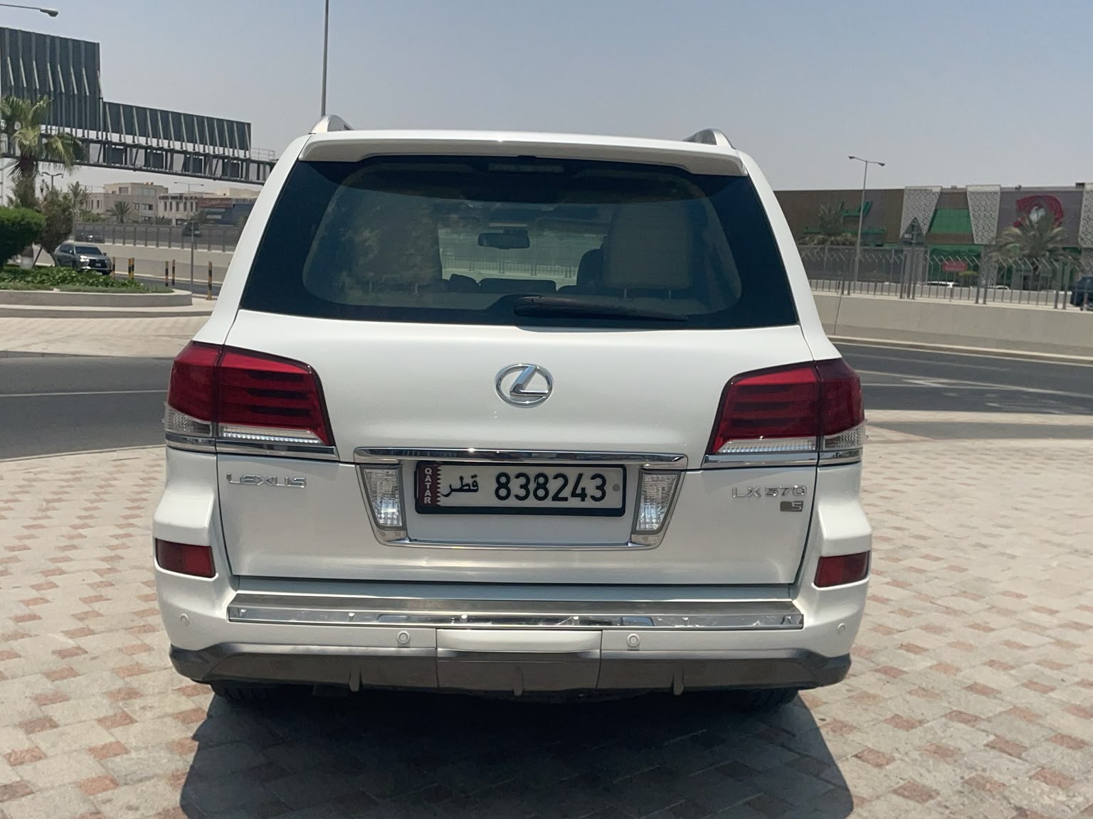 Lexus LX 570 2010 - Image 4