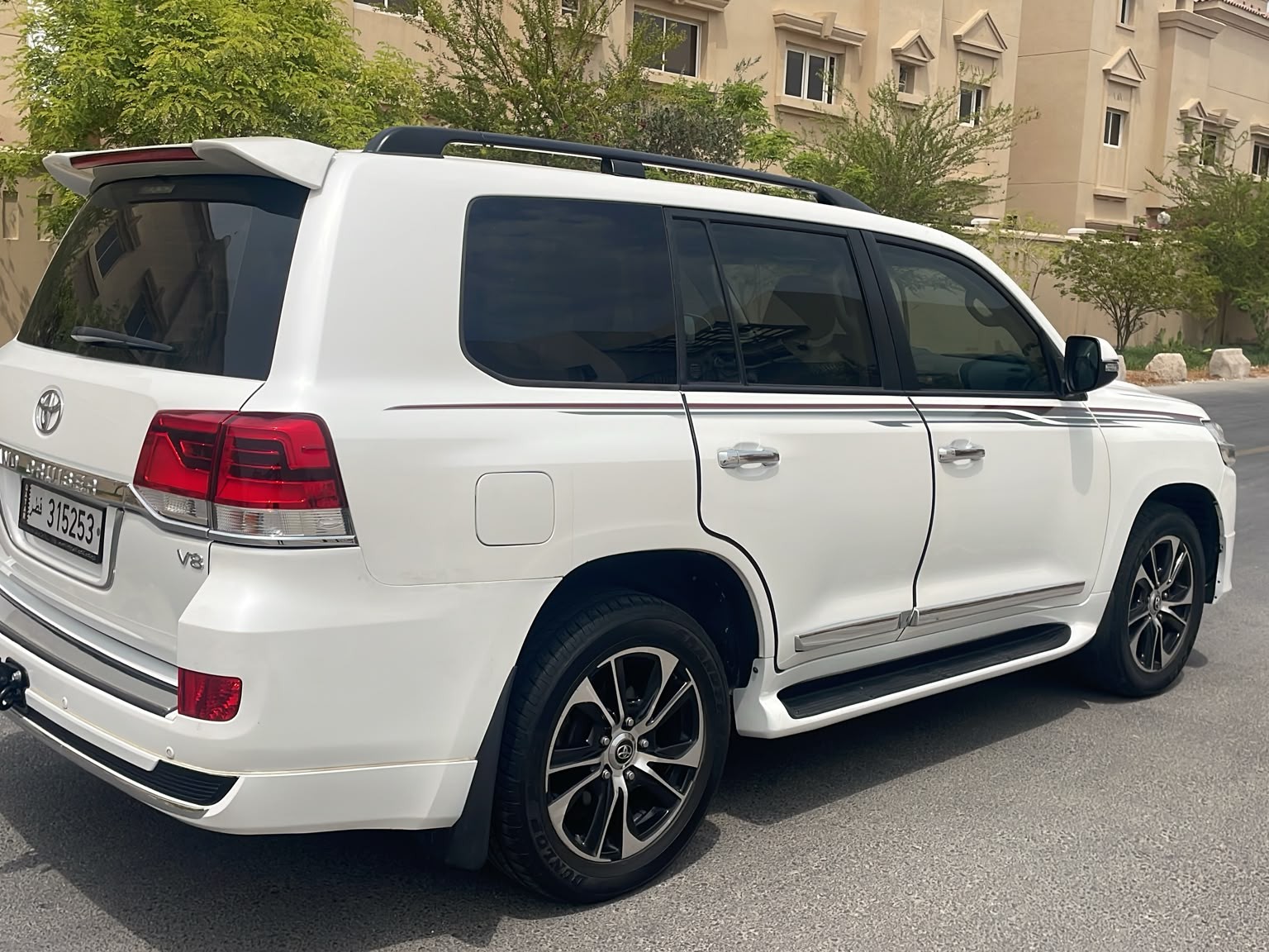 Toyota Land Cruiser GXR v8 2020 - Image 3
