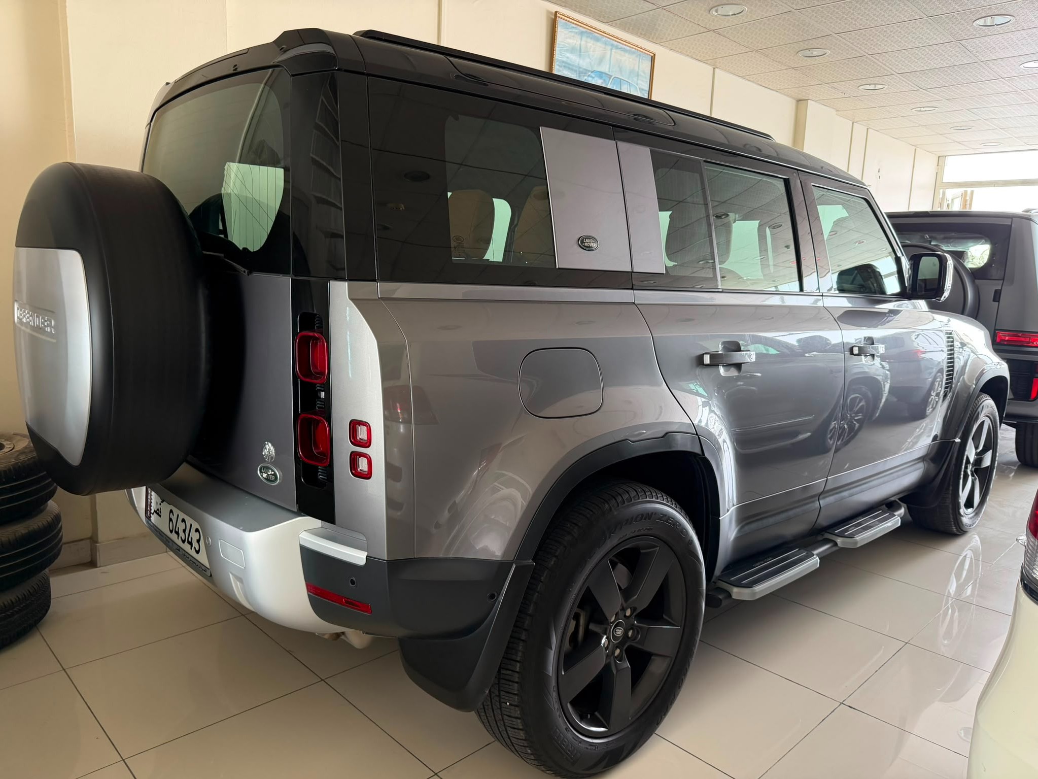 Land Rover Defender HSE 2023 - Image 3