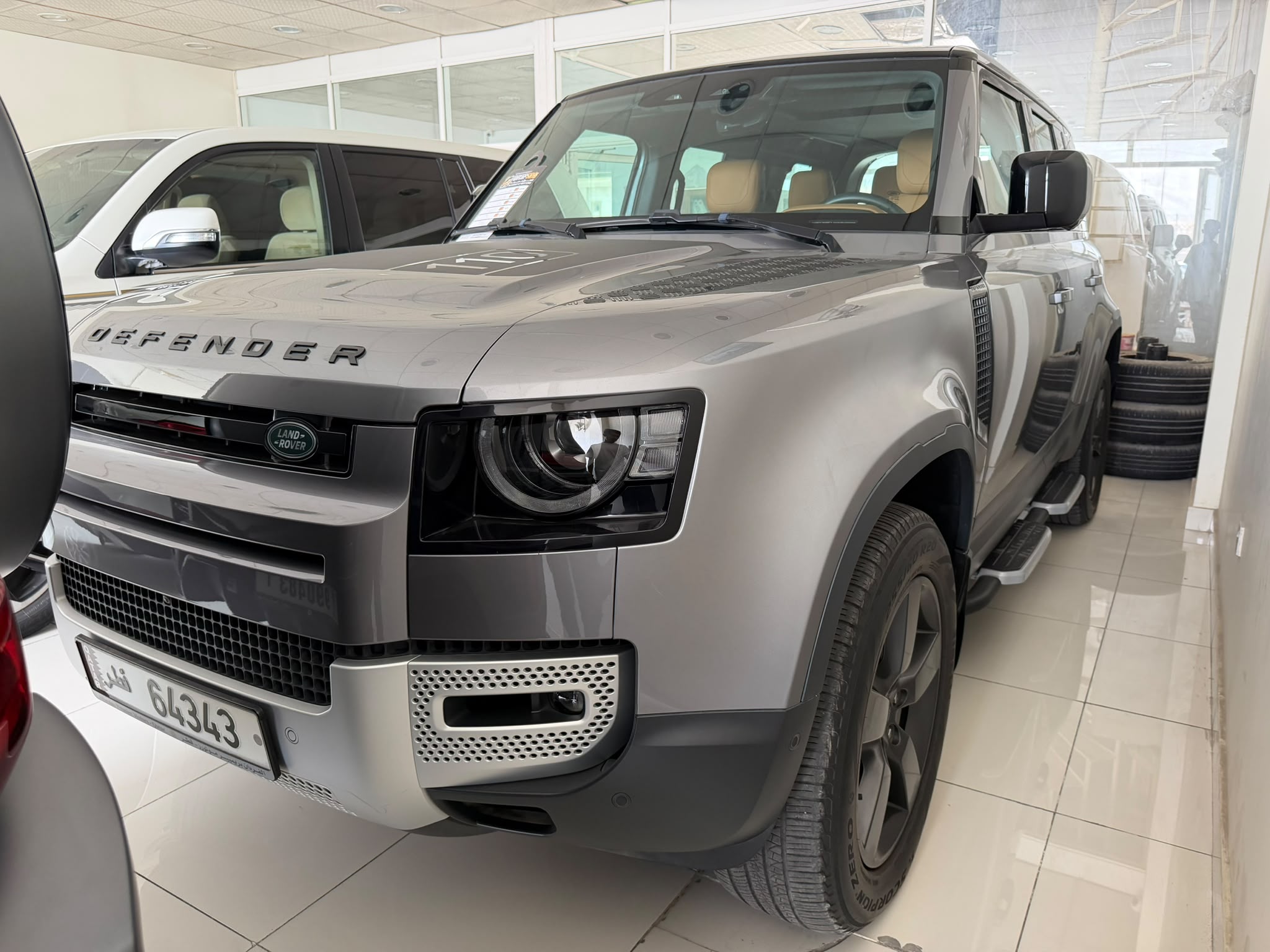 Land Rover Defender HSE 2023 - Image 2