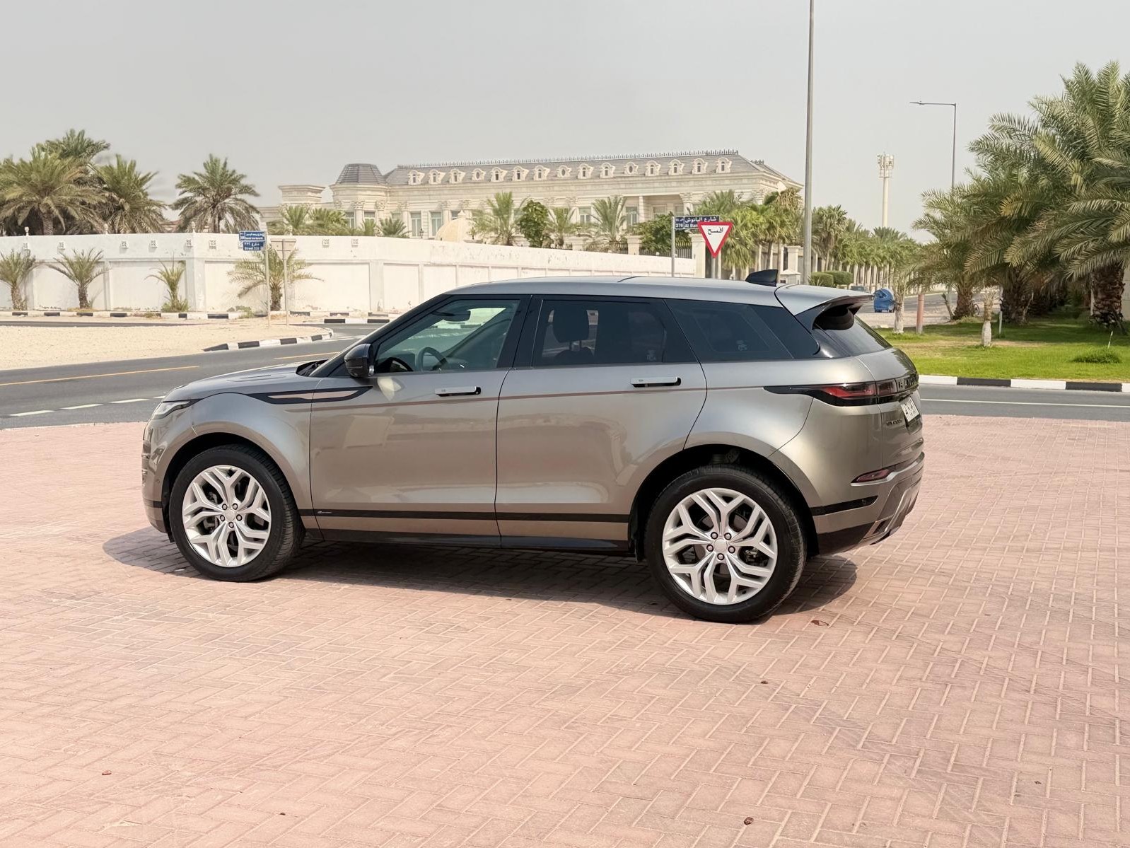 Land Rover Range Rover Evoque Dynamic 2022 - Image 4