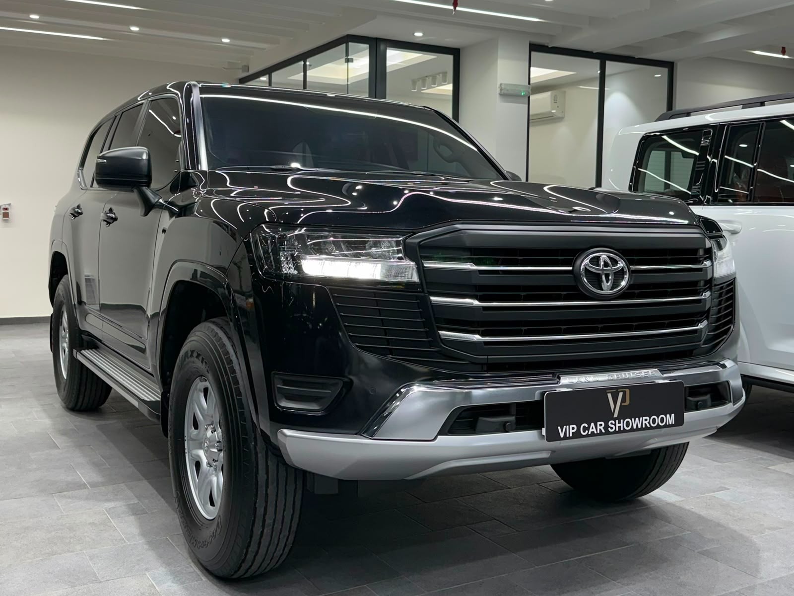 Toyota Land Cruiser GX 2023