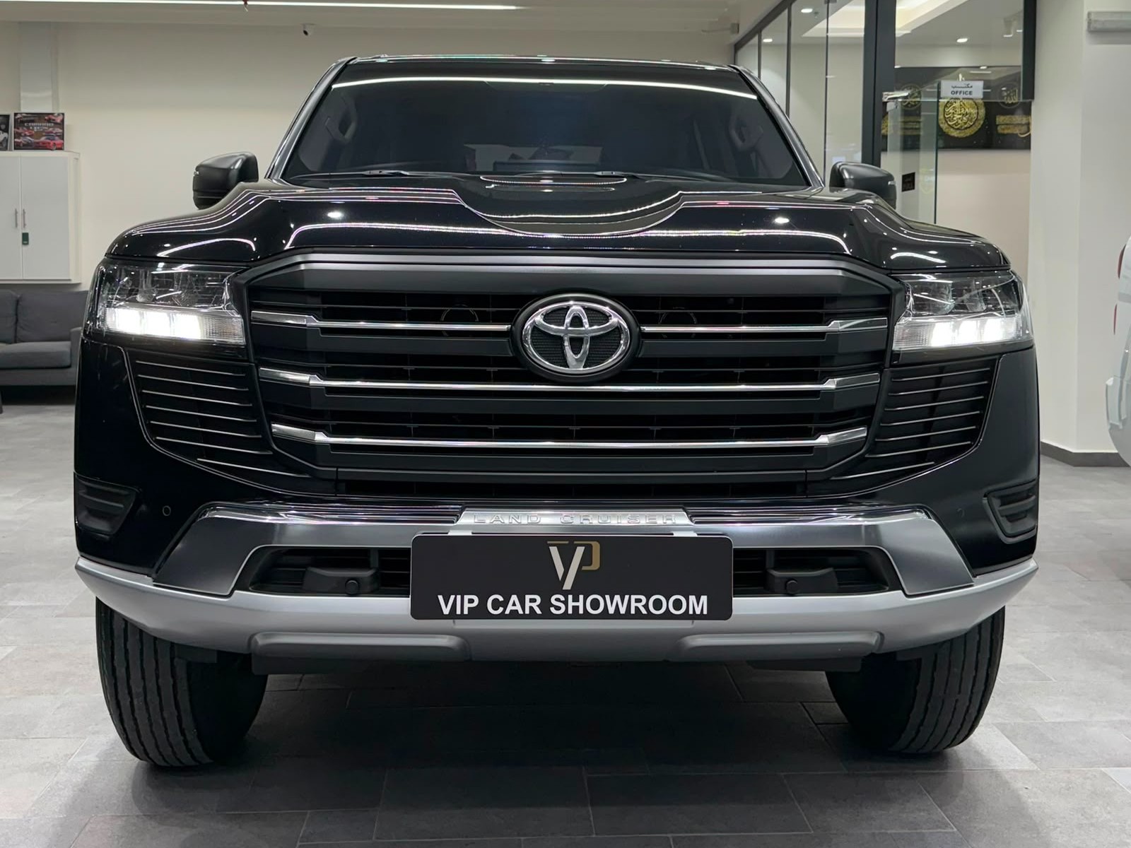 Toyota Land Cruiser GX 2023 - Image 2