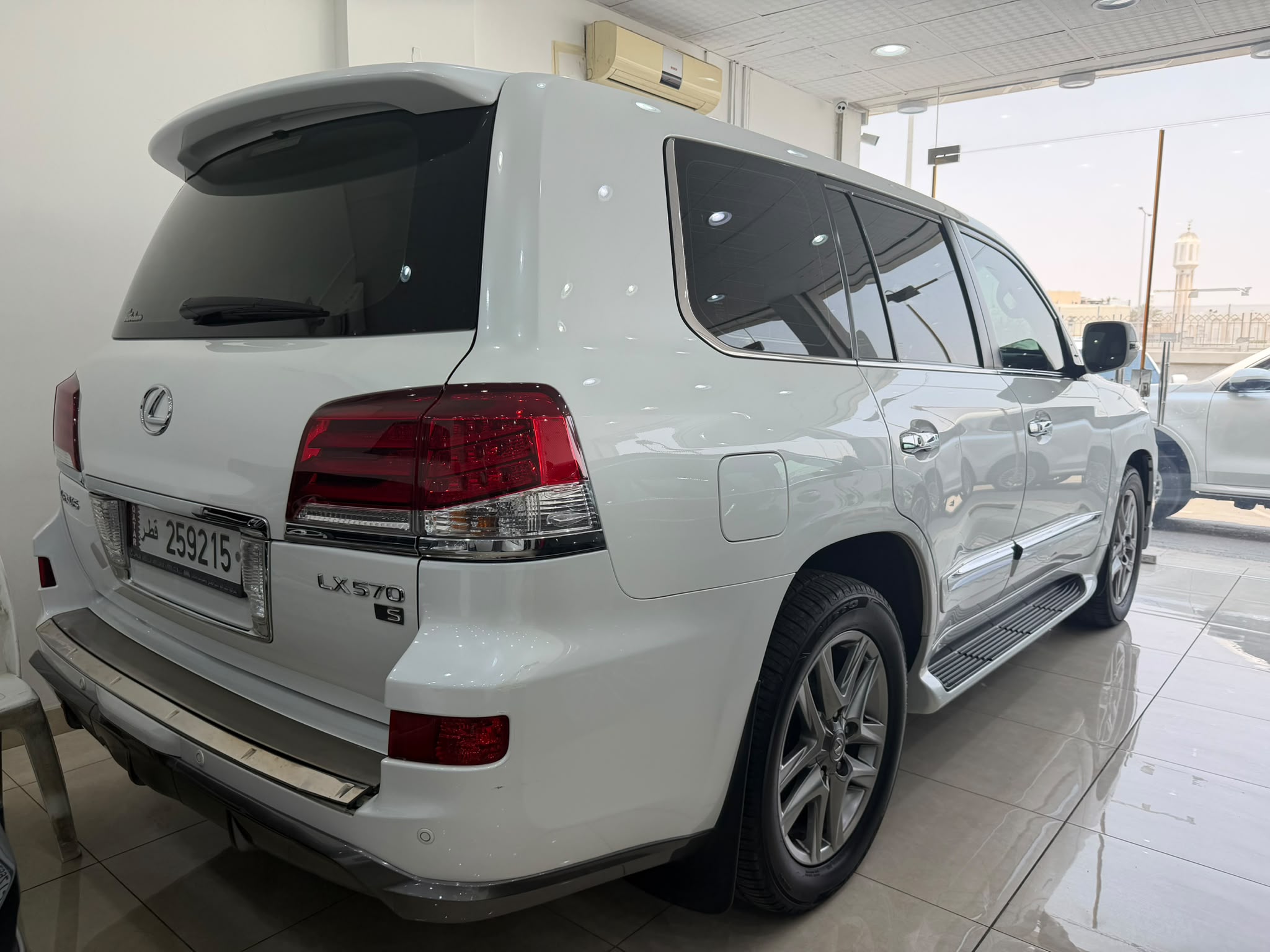 Lexus LX 570 S 2014 - Image 2