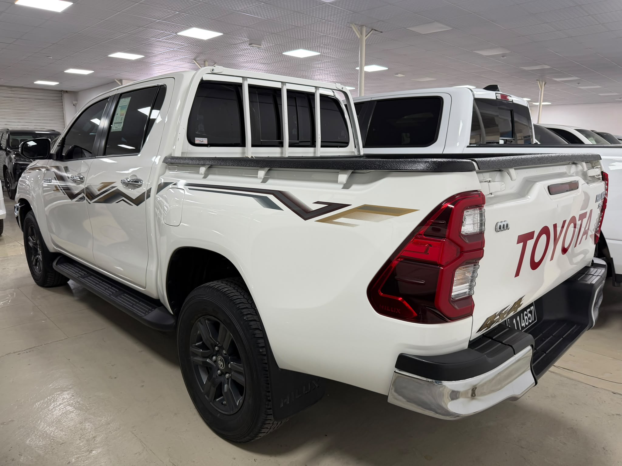 Toyota Hilux 4X4 2024 - Image 4