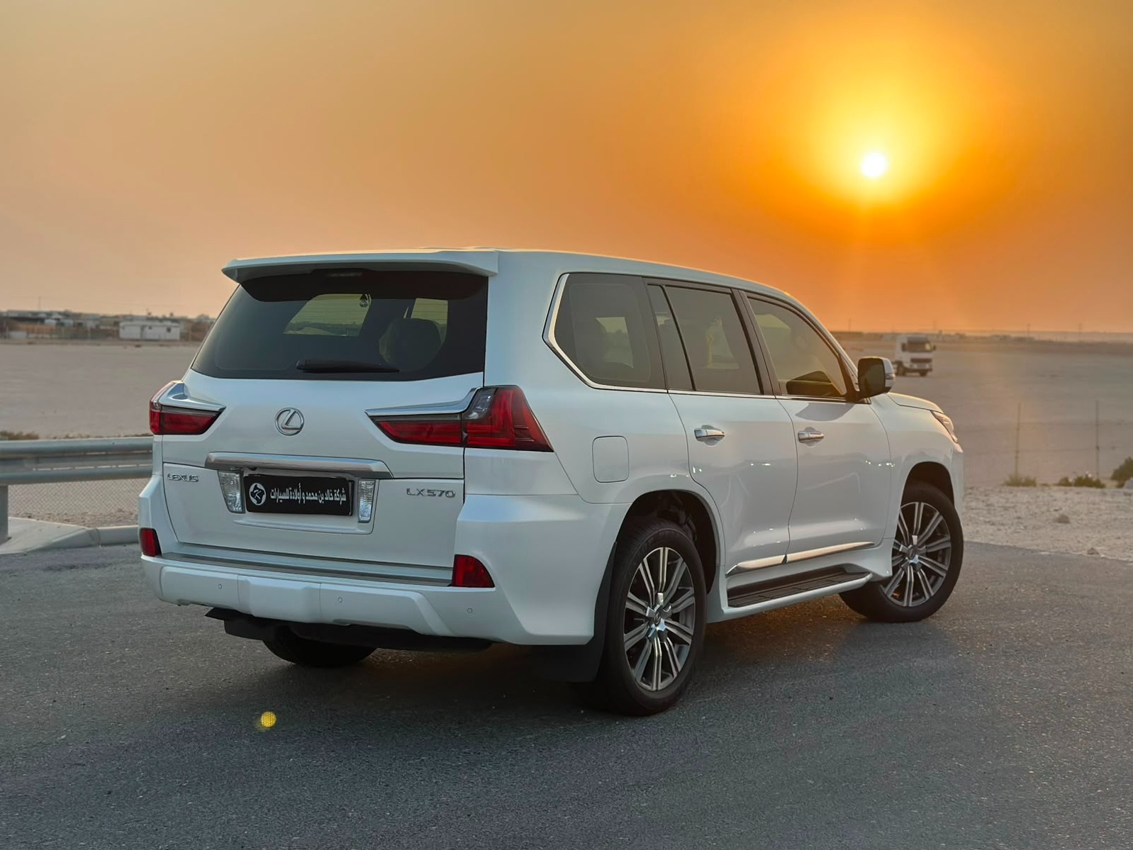 Lexus LX 570 S 2016 - Image 4