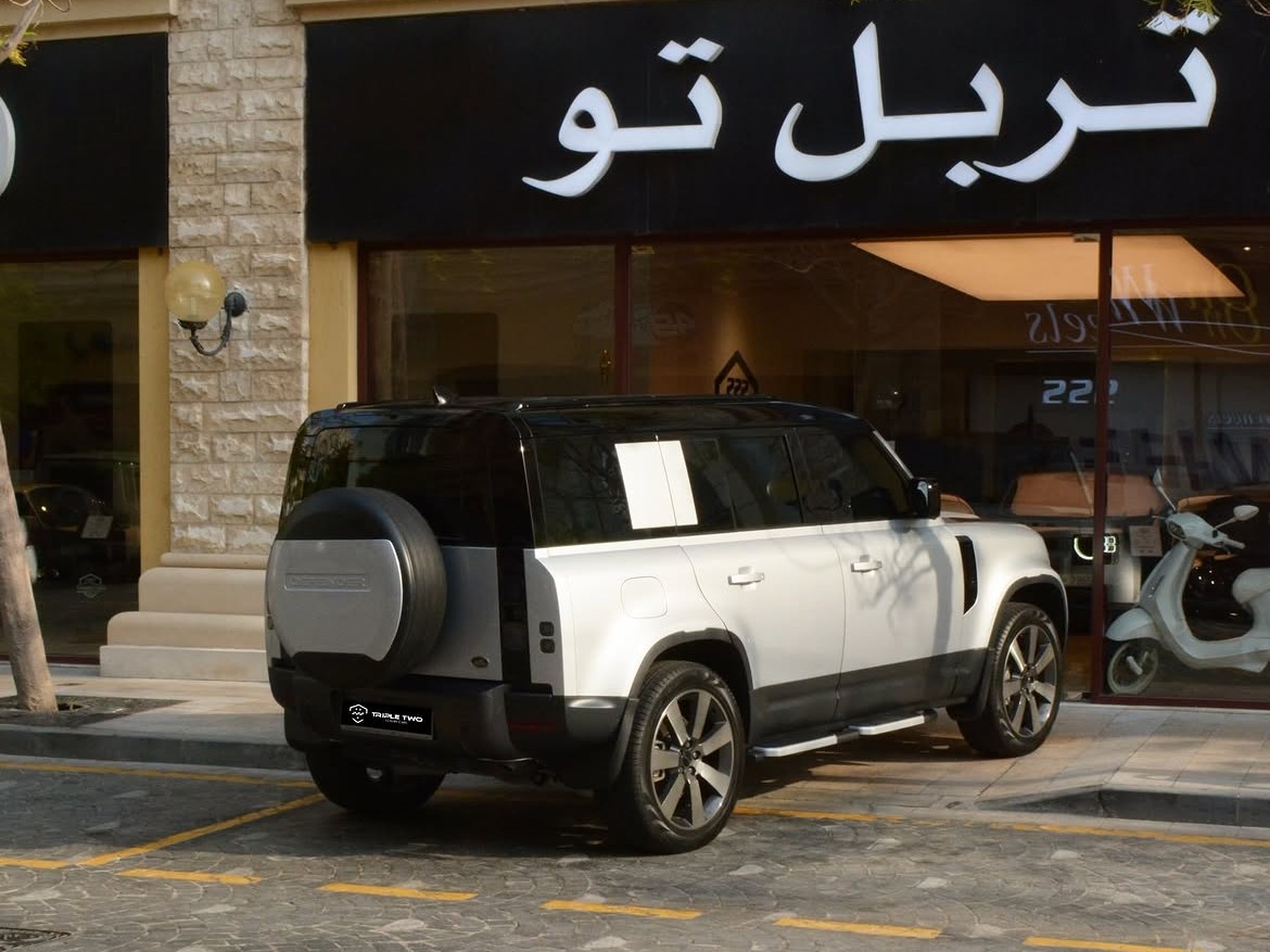 Land Rover Defender 110 3.0i6 HSE 2023 - Image 4