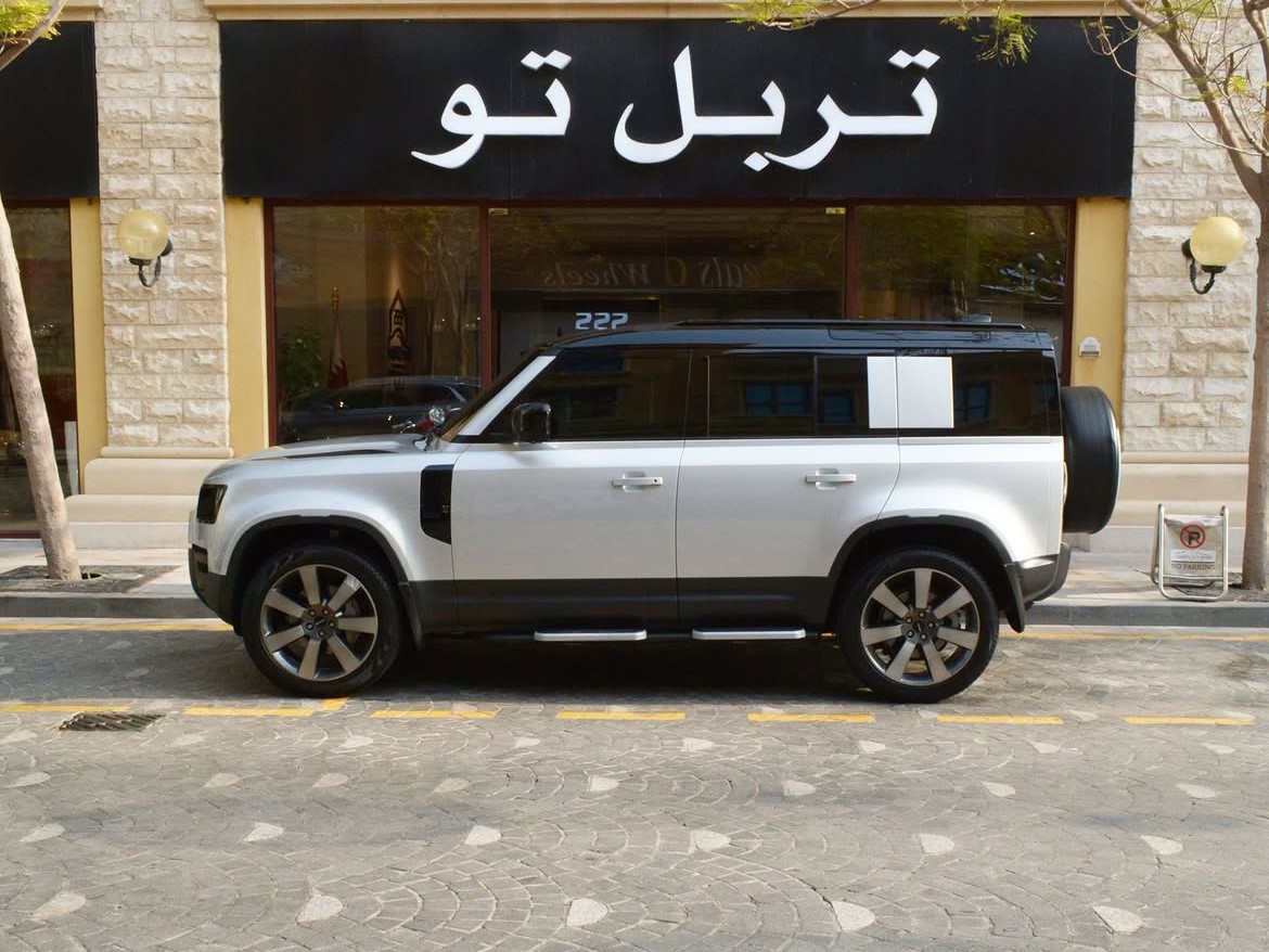 Land Rover Defender 110 3.0i6 HSE 2023 - Image 3