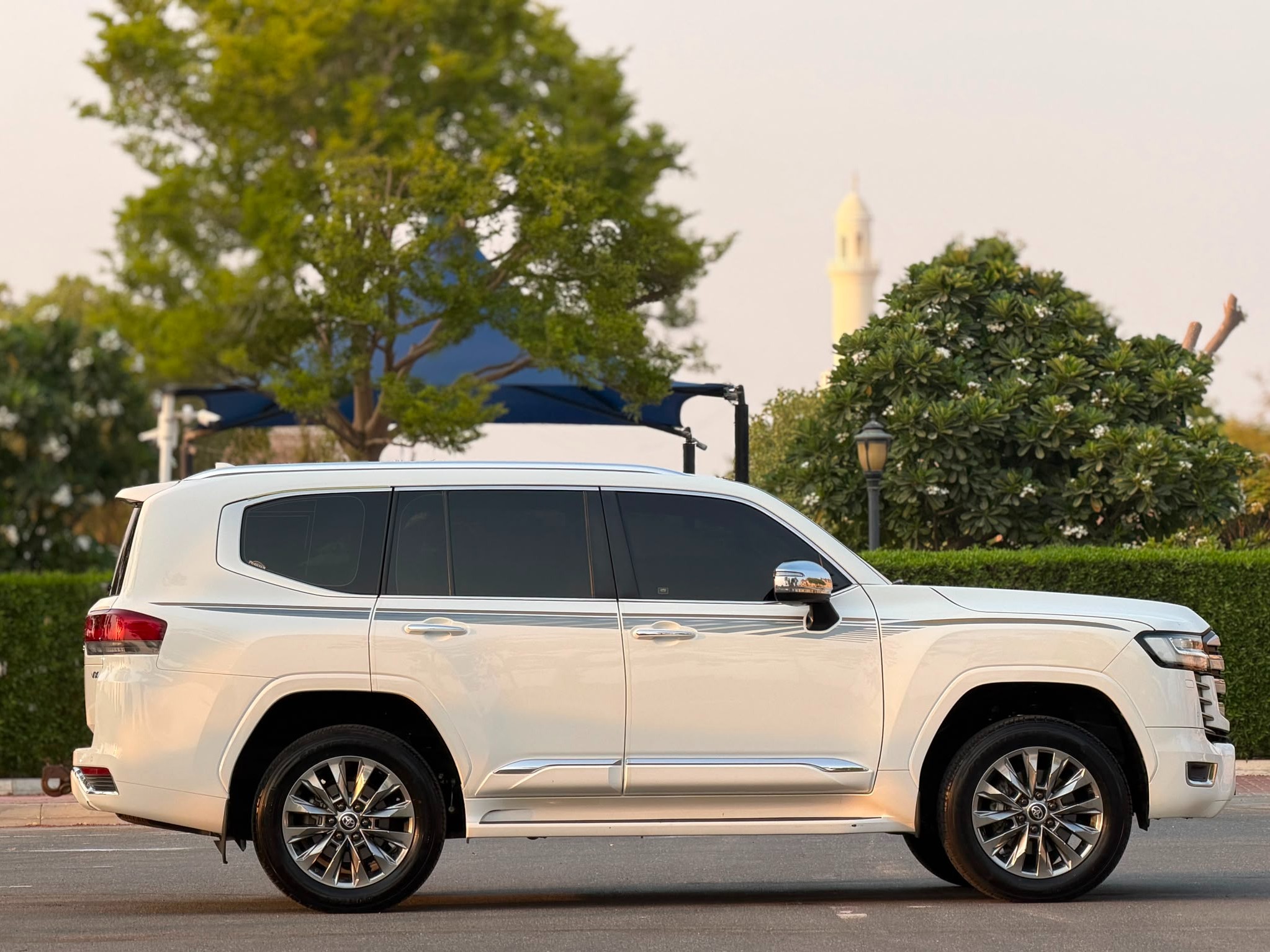 Toyota Land Cruiser VXR Twin Turbo 2022 - Image 4