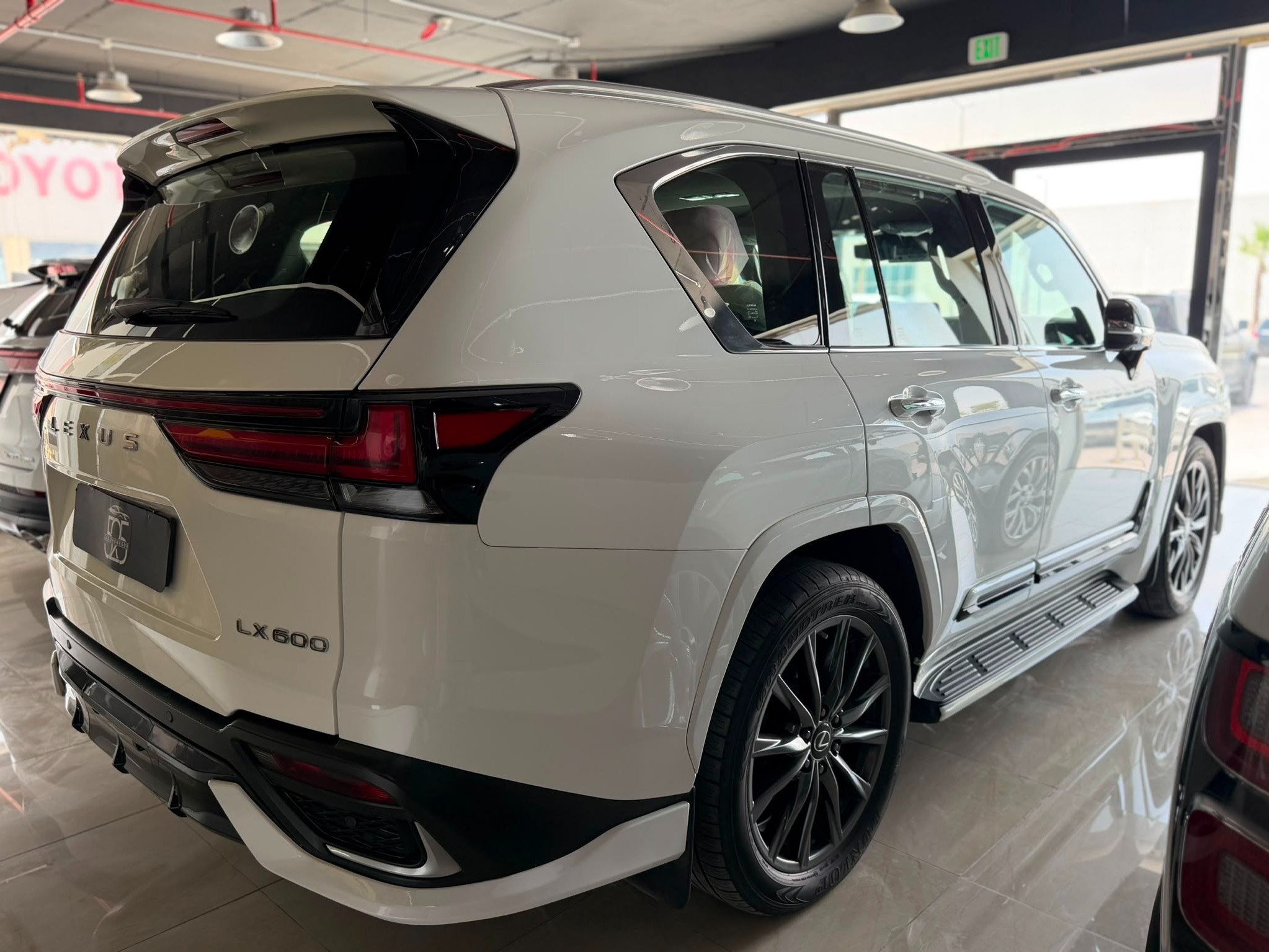 Lexus LX 600  F-Sport 2022 - Image 4