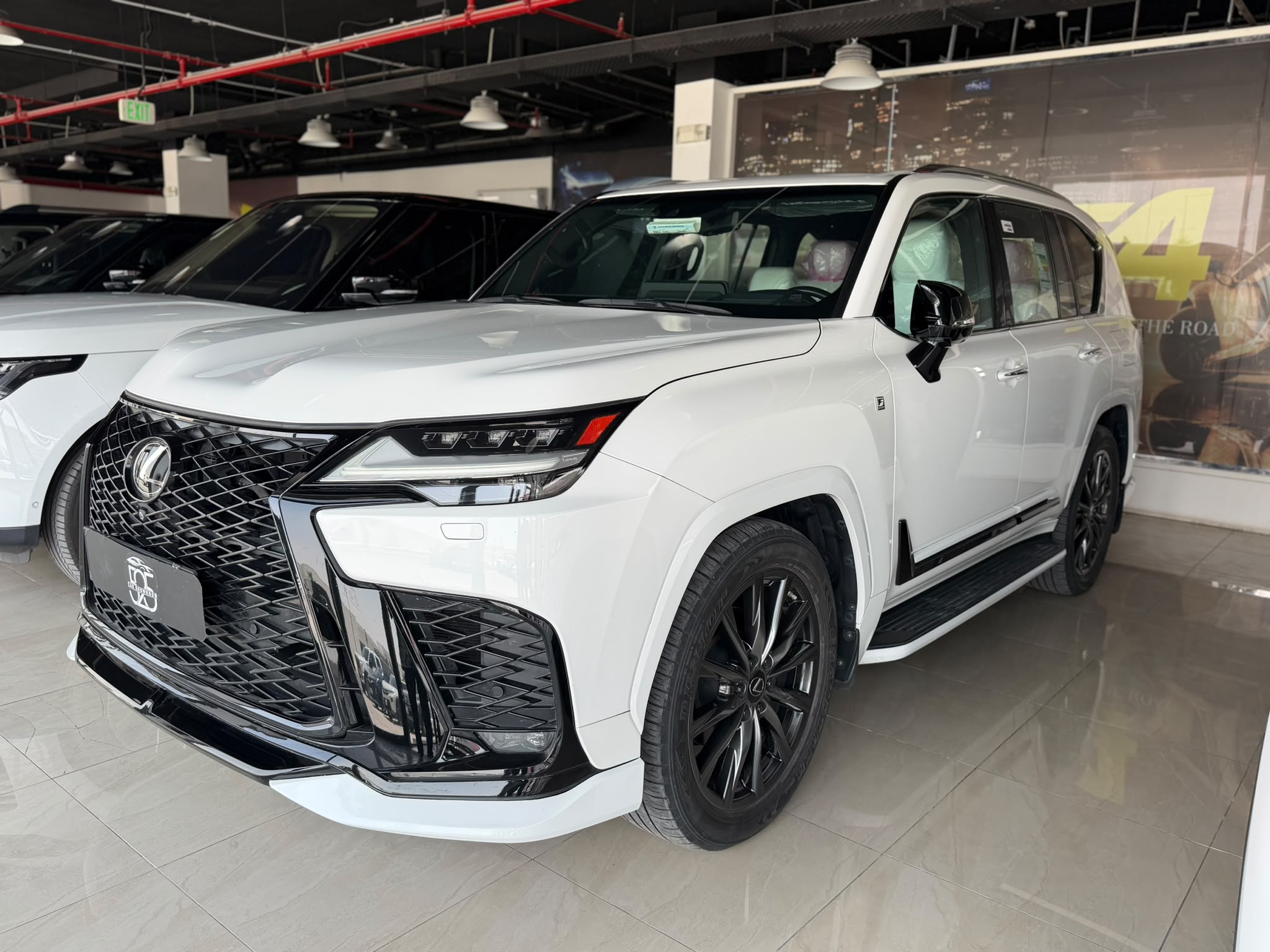 Lexus LX 600  F-Sport 2022 - Image 3