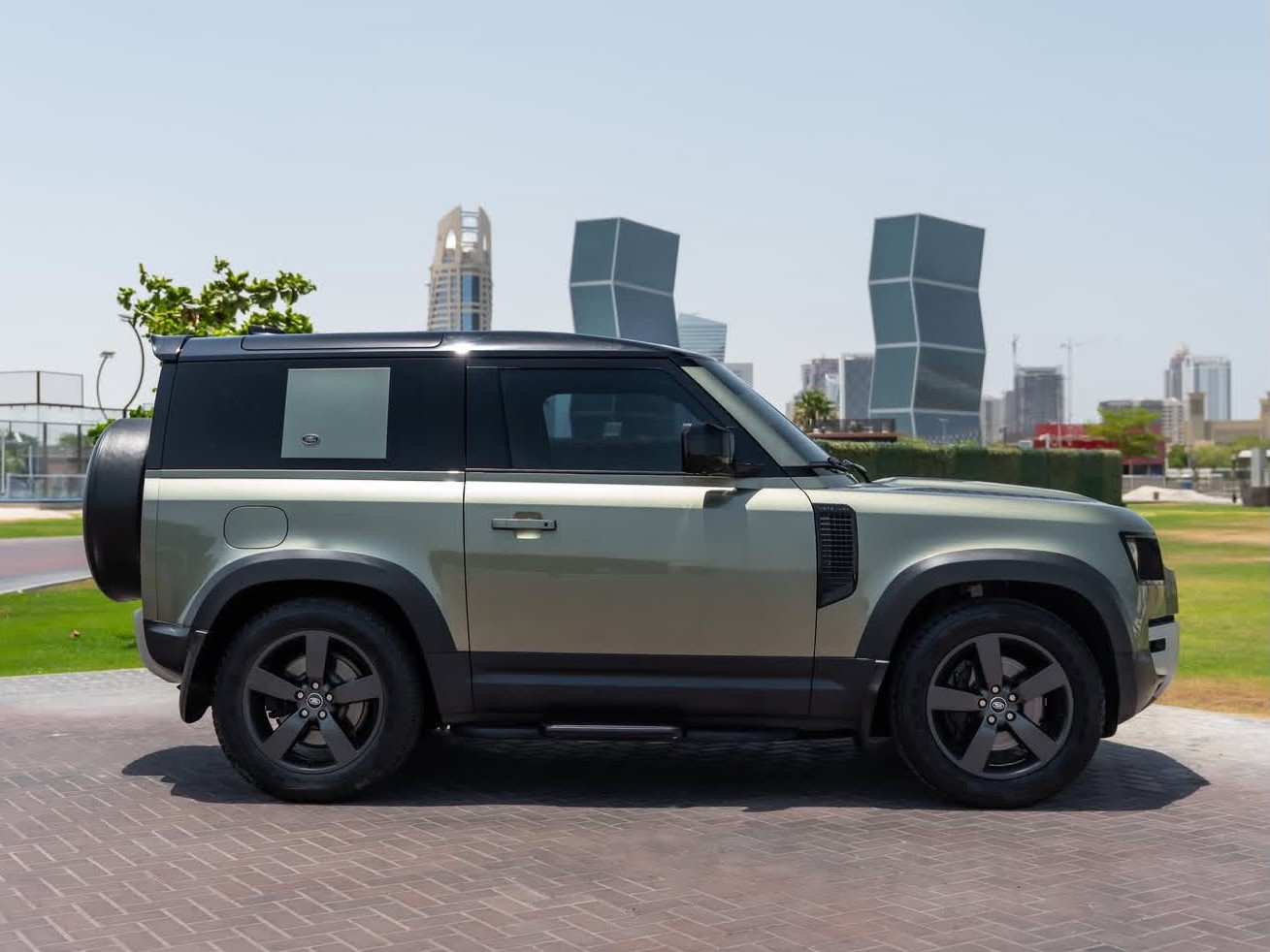 Land Rover Defender 90 HSE 2022 - Image 3