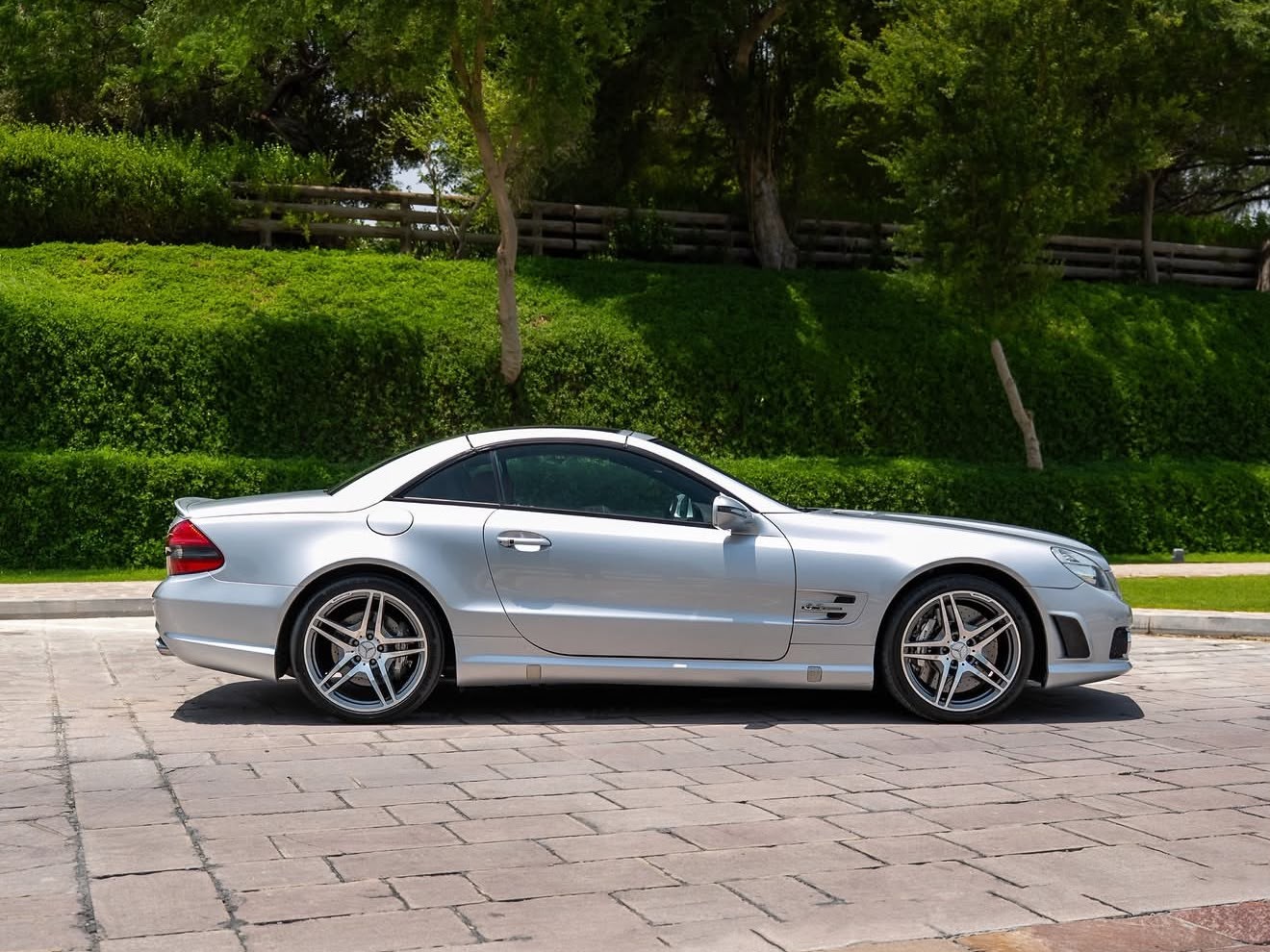 Mercedes-Benz SL-Class 63 AMG 2009 - Image 4
