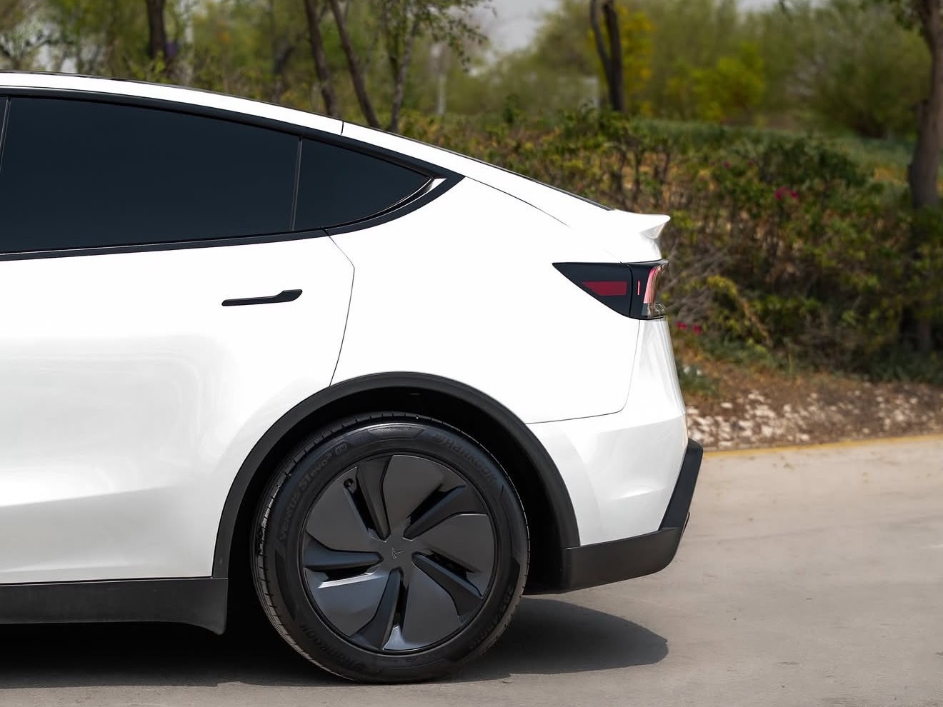 Tesla Model Y Long Range 2026 - Image 4