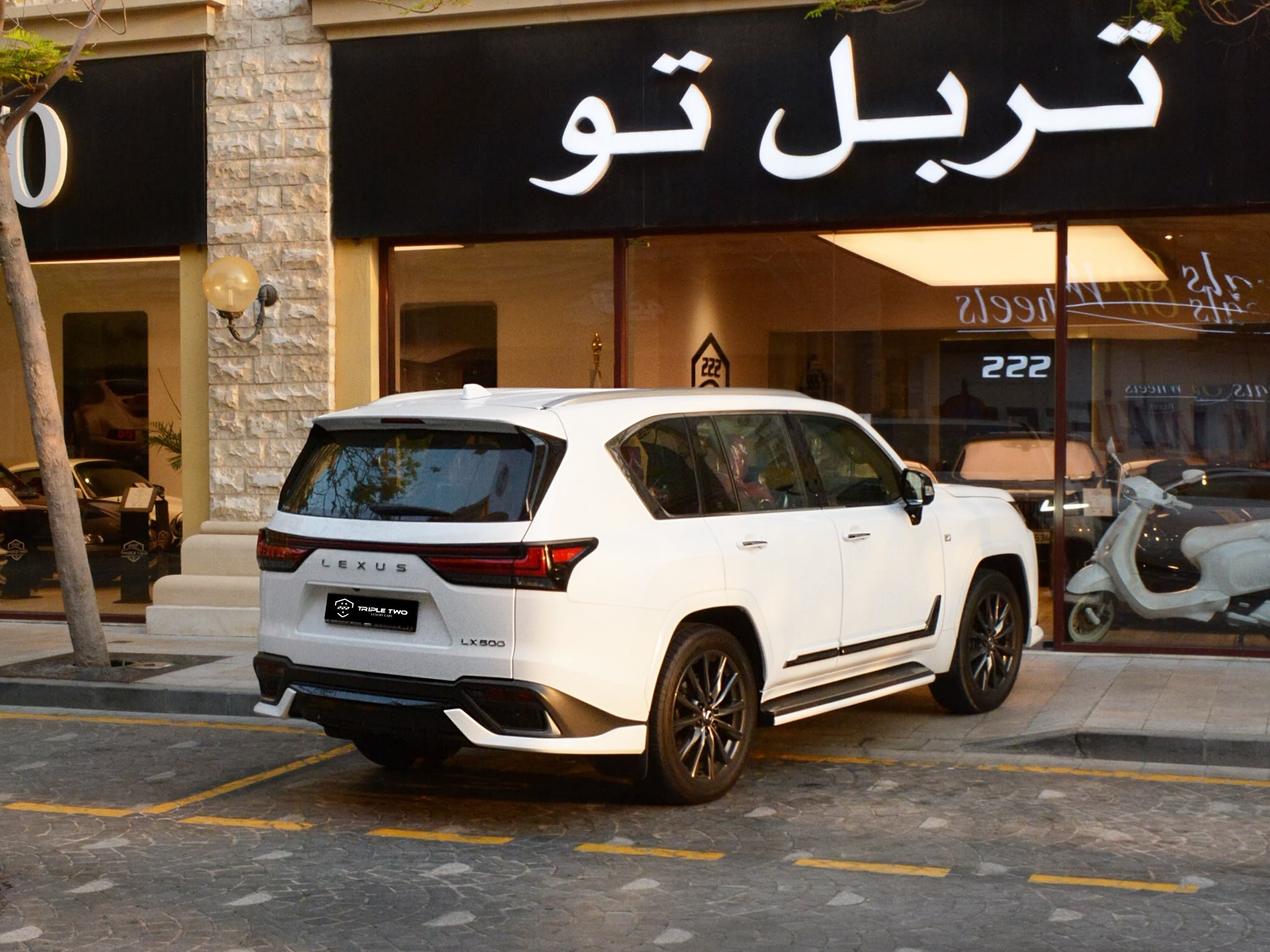 Lexus LX 600  F-Sport 2026 - Image 4