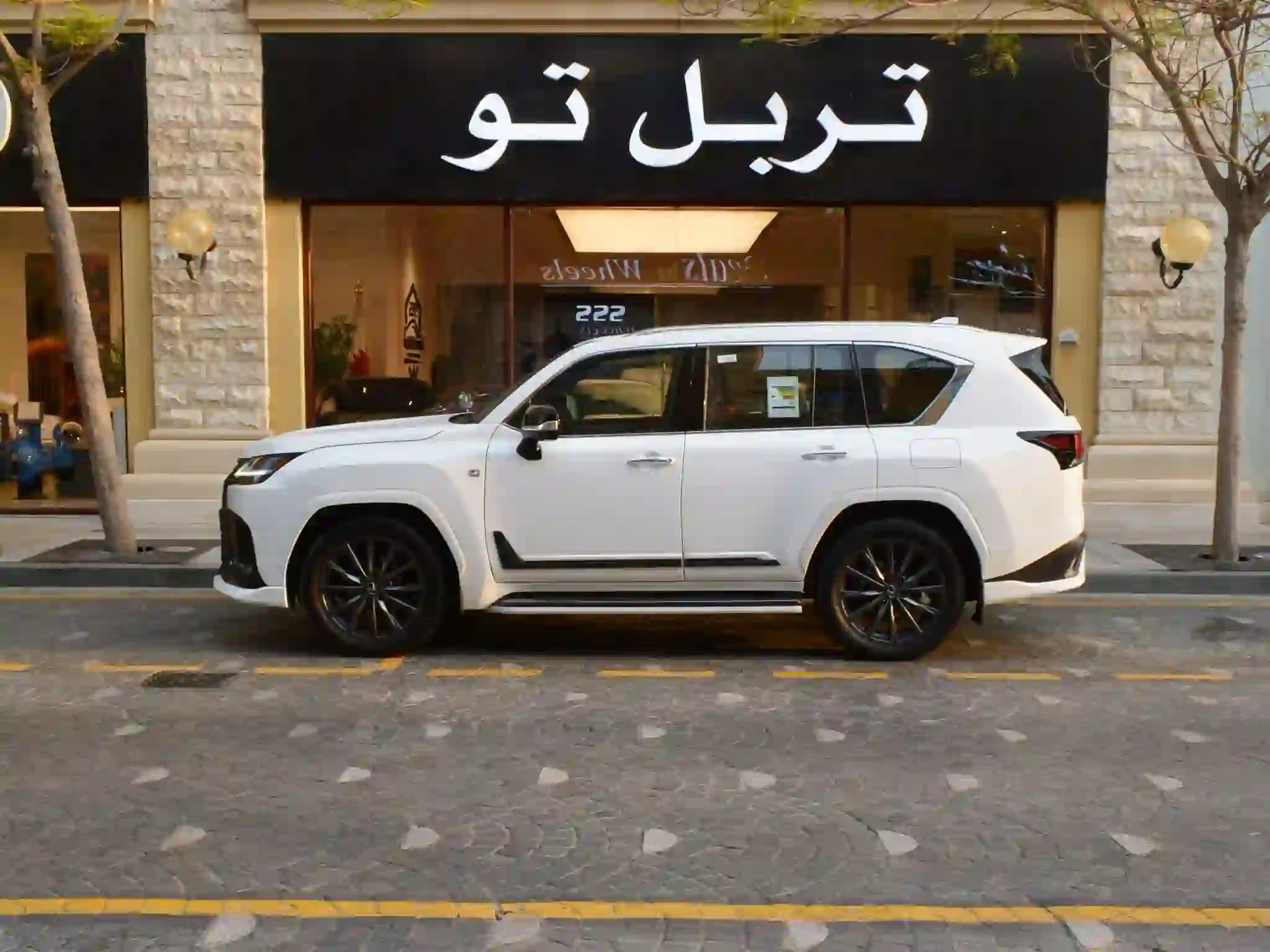 Lexus LX 600  F-Sport 2026 - Image 3