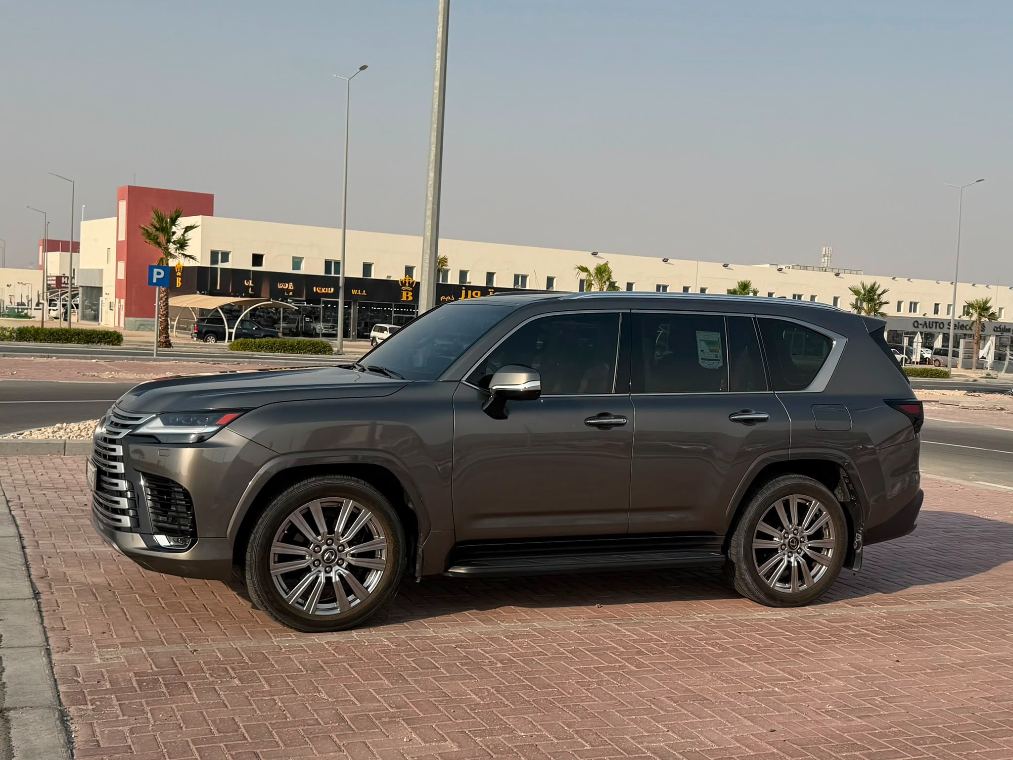 Lexus LX 600 VIP 2023 - Image 3