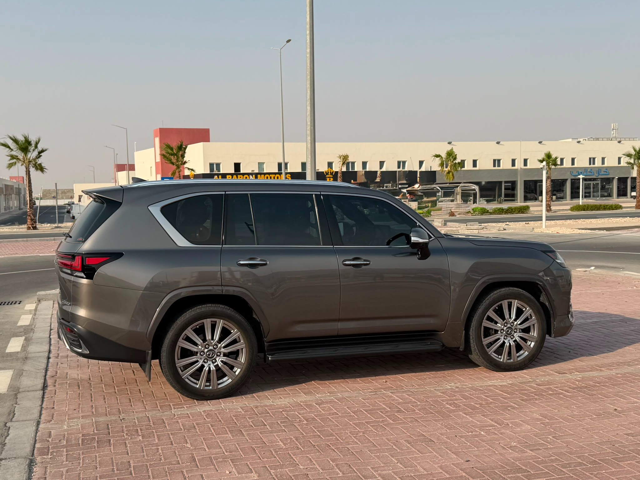 Lexus LX 600 VIP 2023 - Image 4