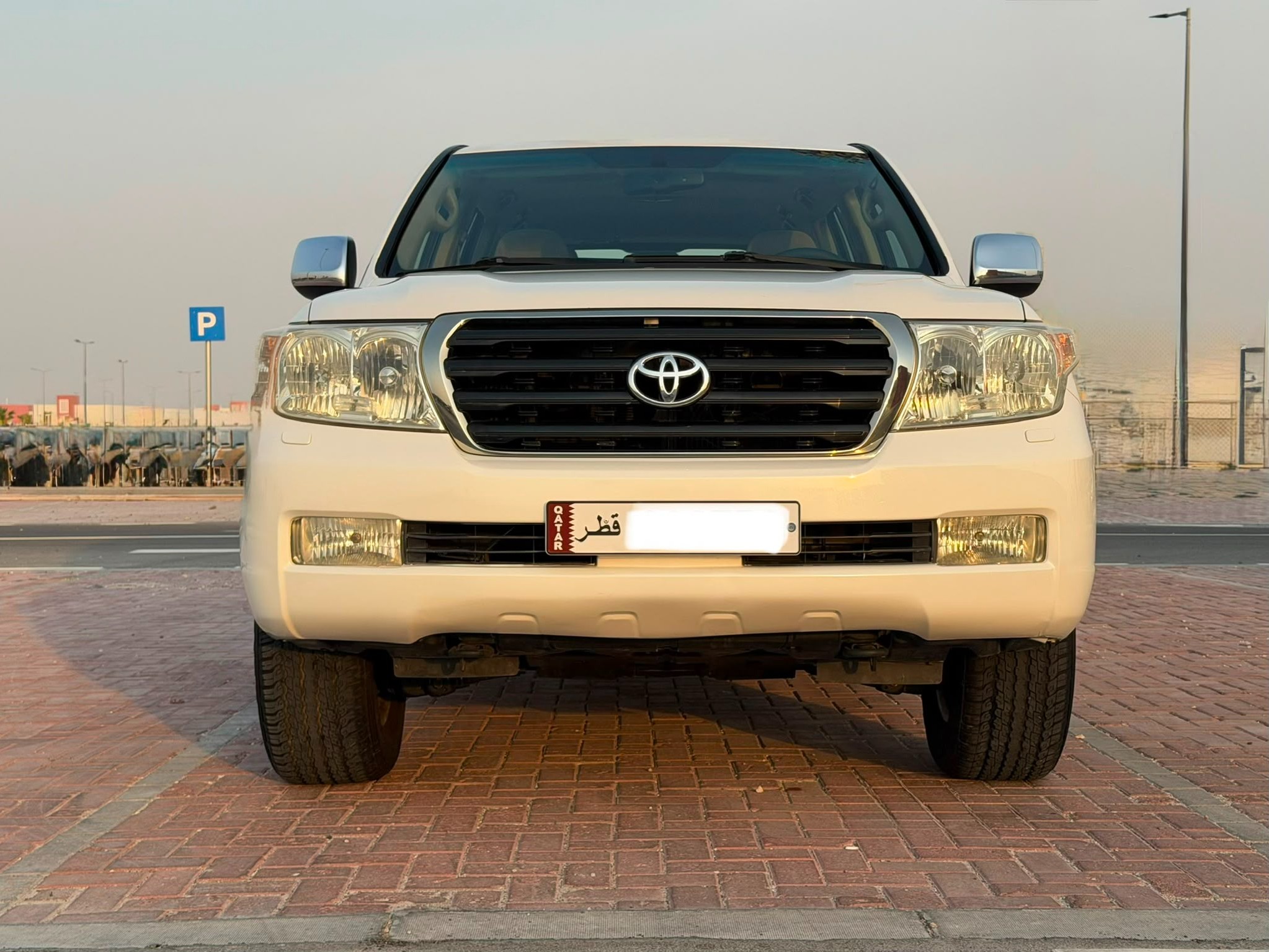 Toyota Land Cruiser GXR v8 2009 - Image 2
