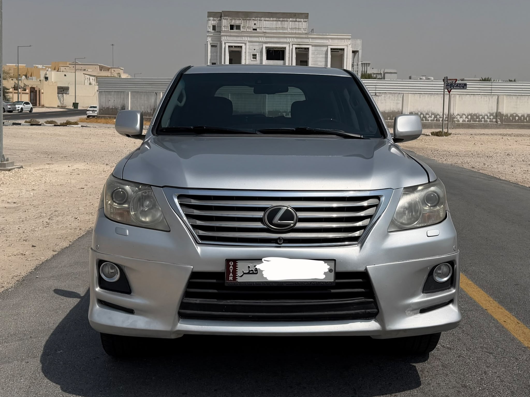 Lexus LX 570 2011 - Image 2